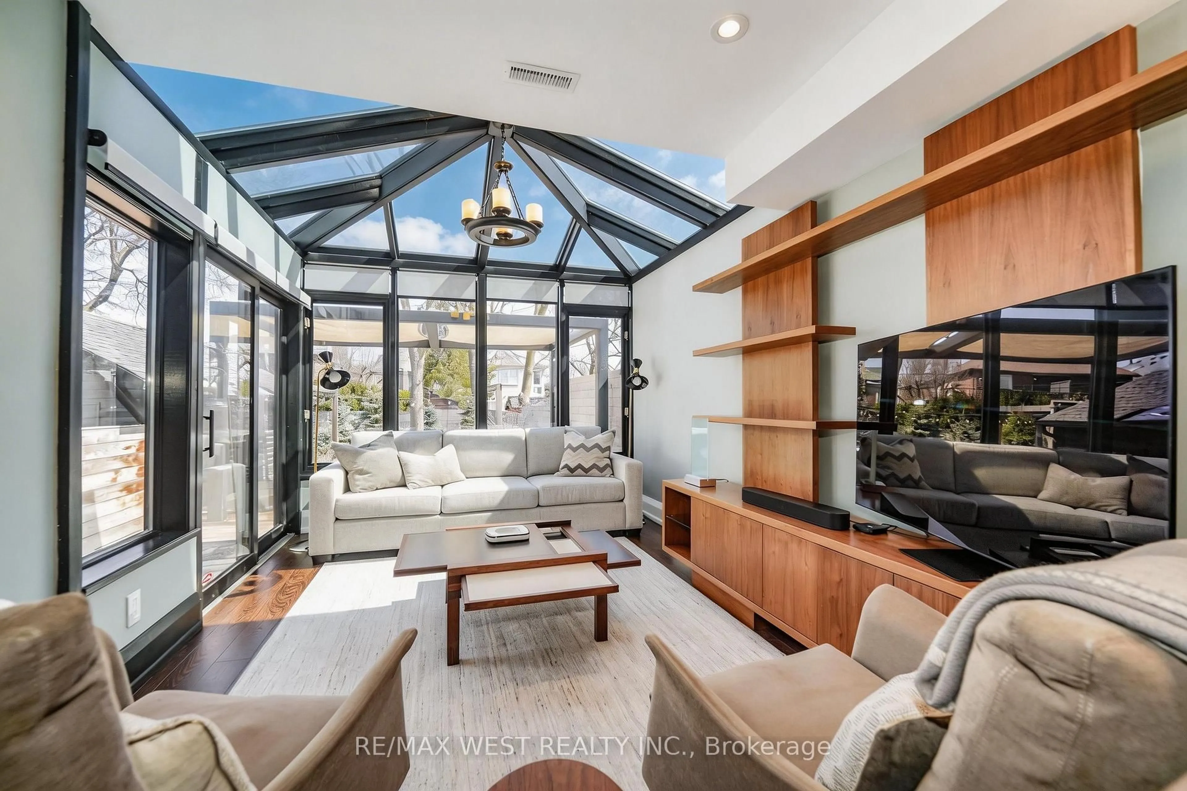 Living room with furniture, unknown for 79 Elmsthorpe Ave, Toronto Ontario M5P 2L8