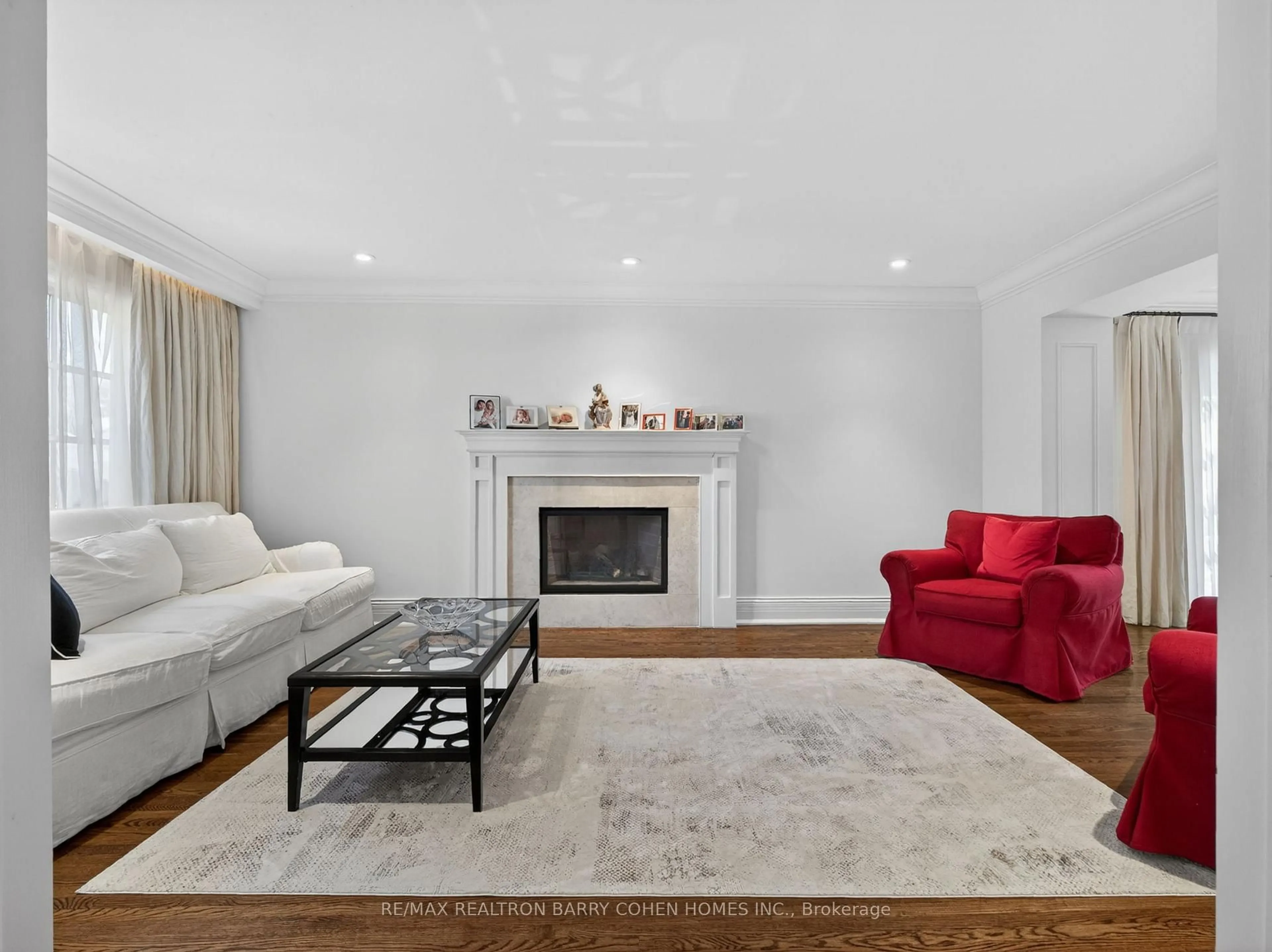 Living room with furniture, unknown for 25 Harlington Rd, Toronto Ontario M3B 3G3