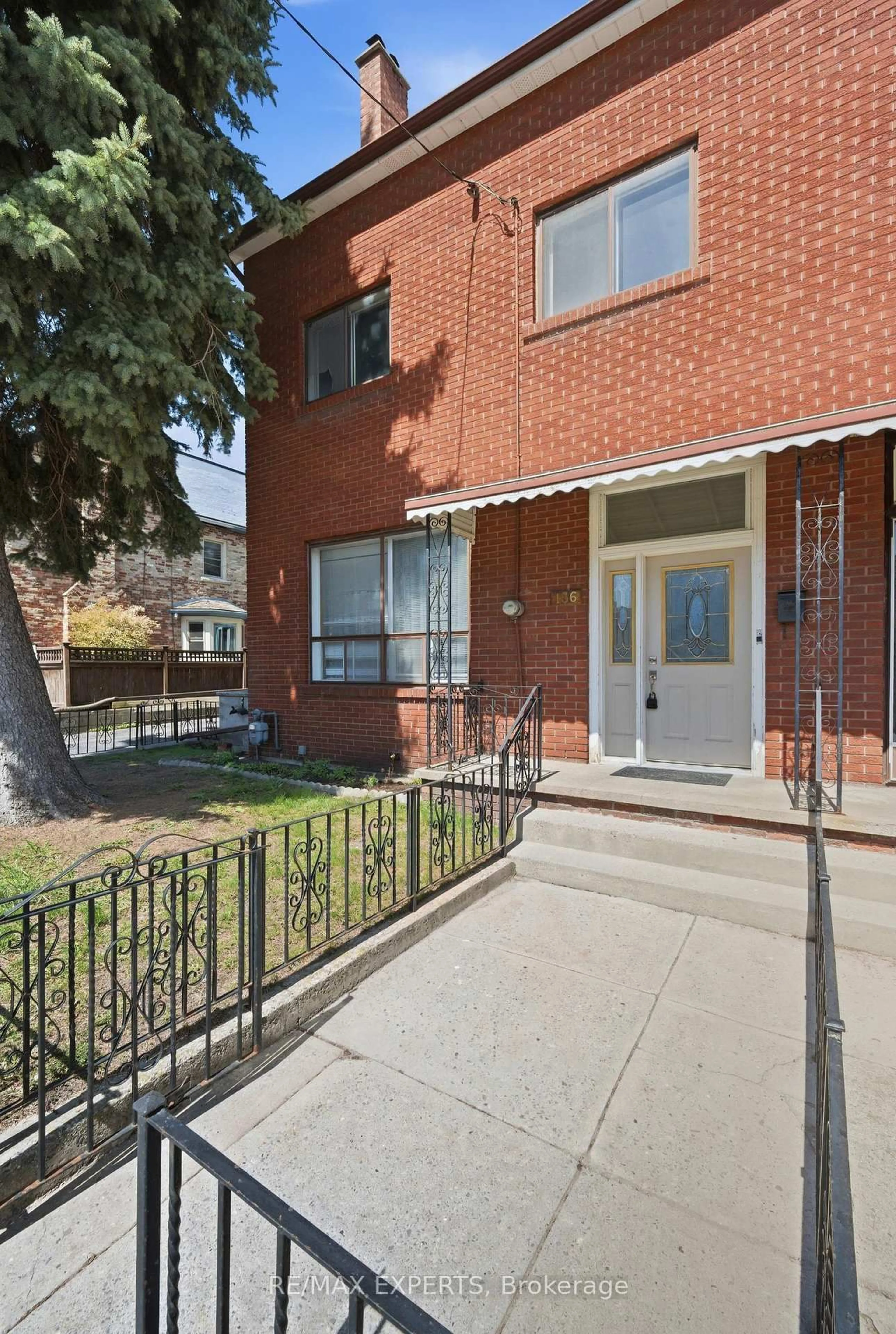 Unknown for 136 Harrison St, Toronto Ontario M6J 2A4