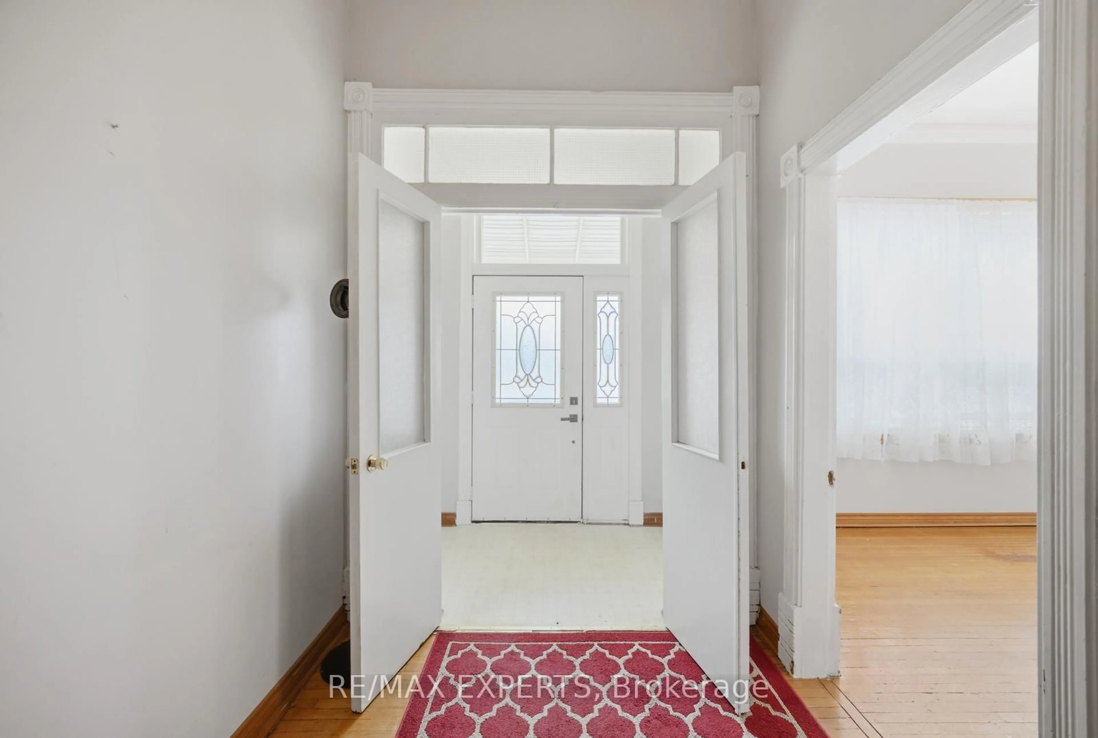 Indoor entryway for 136 Harrison St, Toronto Ontario M6J 2A4