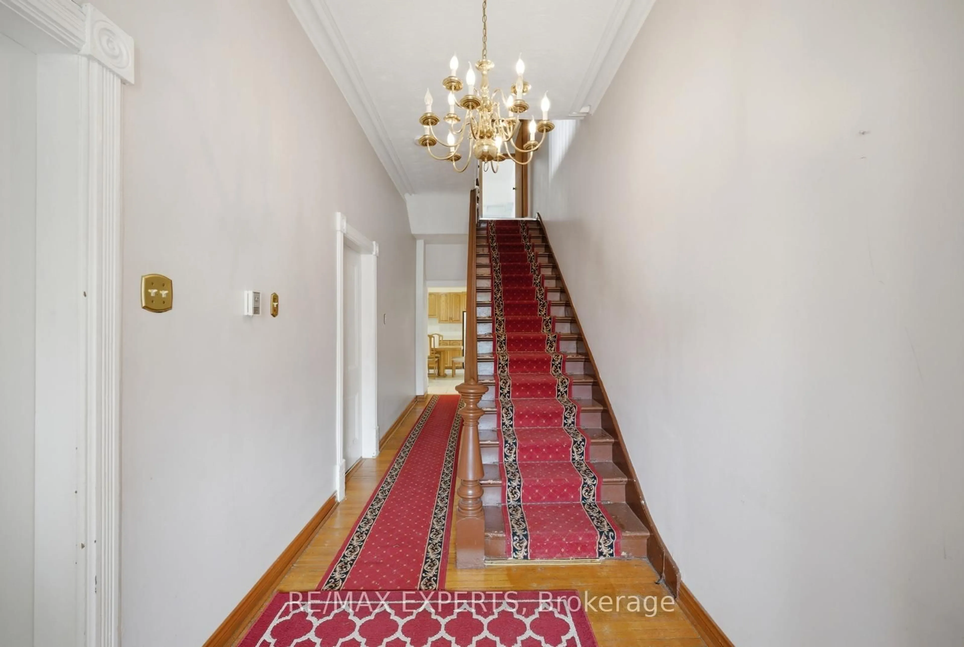 Indoor foyer for 136 Harrison St, Toronto Ontario M6J 2A4