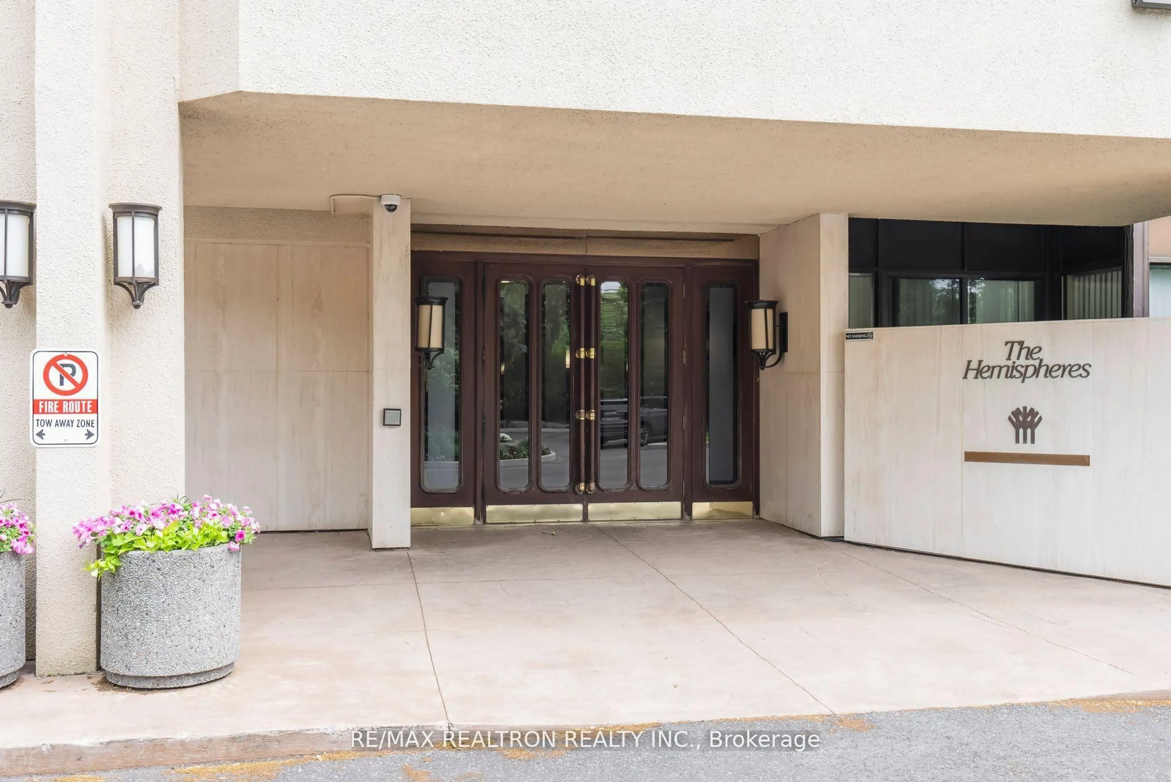 Indoor foyer for 131 Torresdale Ave #507, Toronto Ontario M2R 3T1