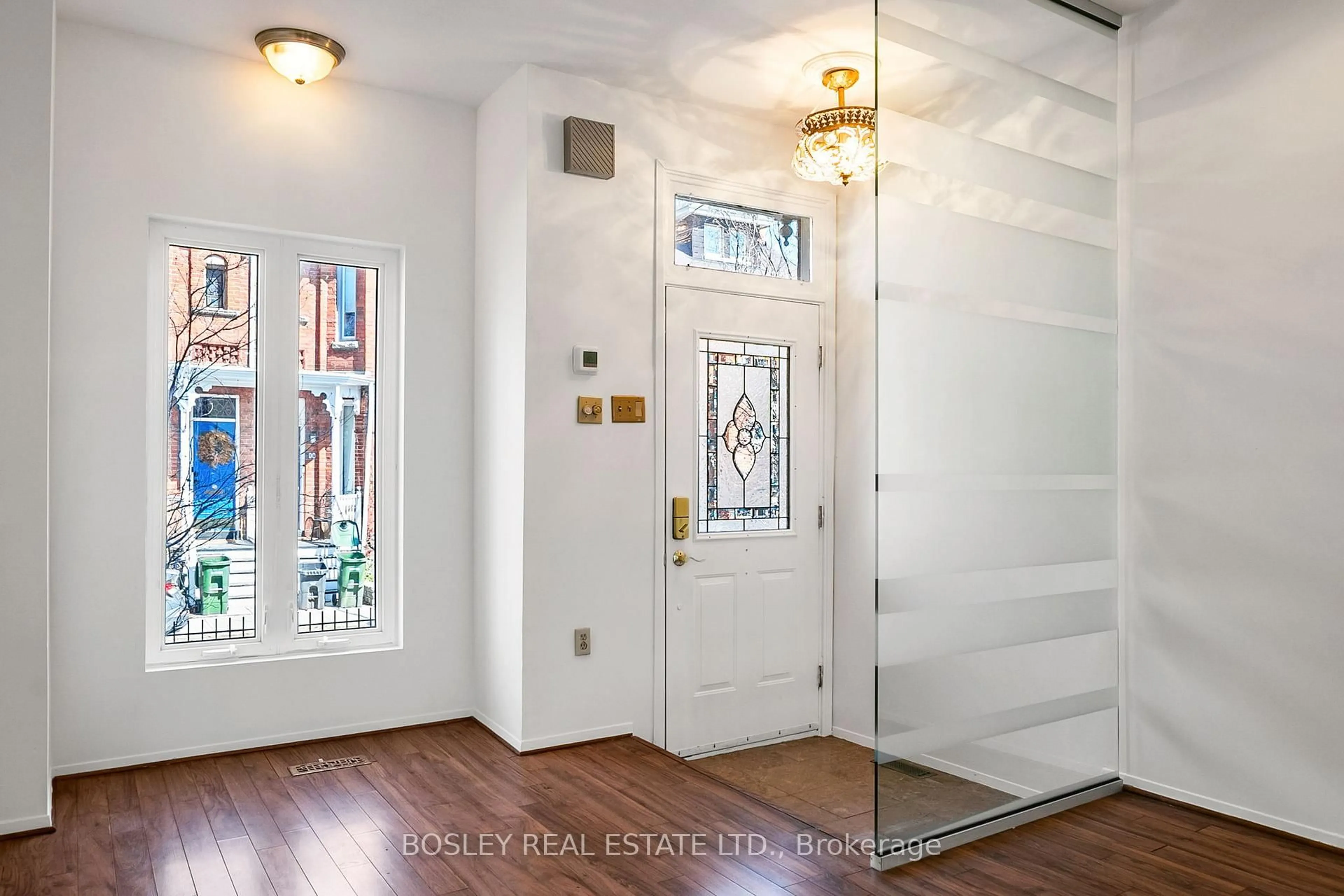 Indoor entryway for 25 Salisbury Ave, Toronto Ontario M4X 1C3