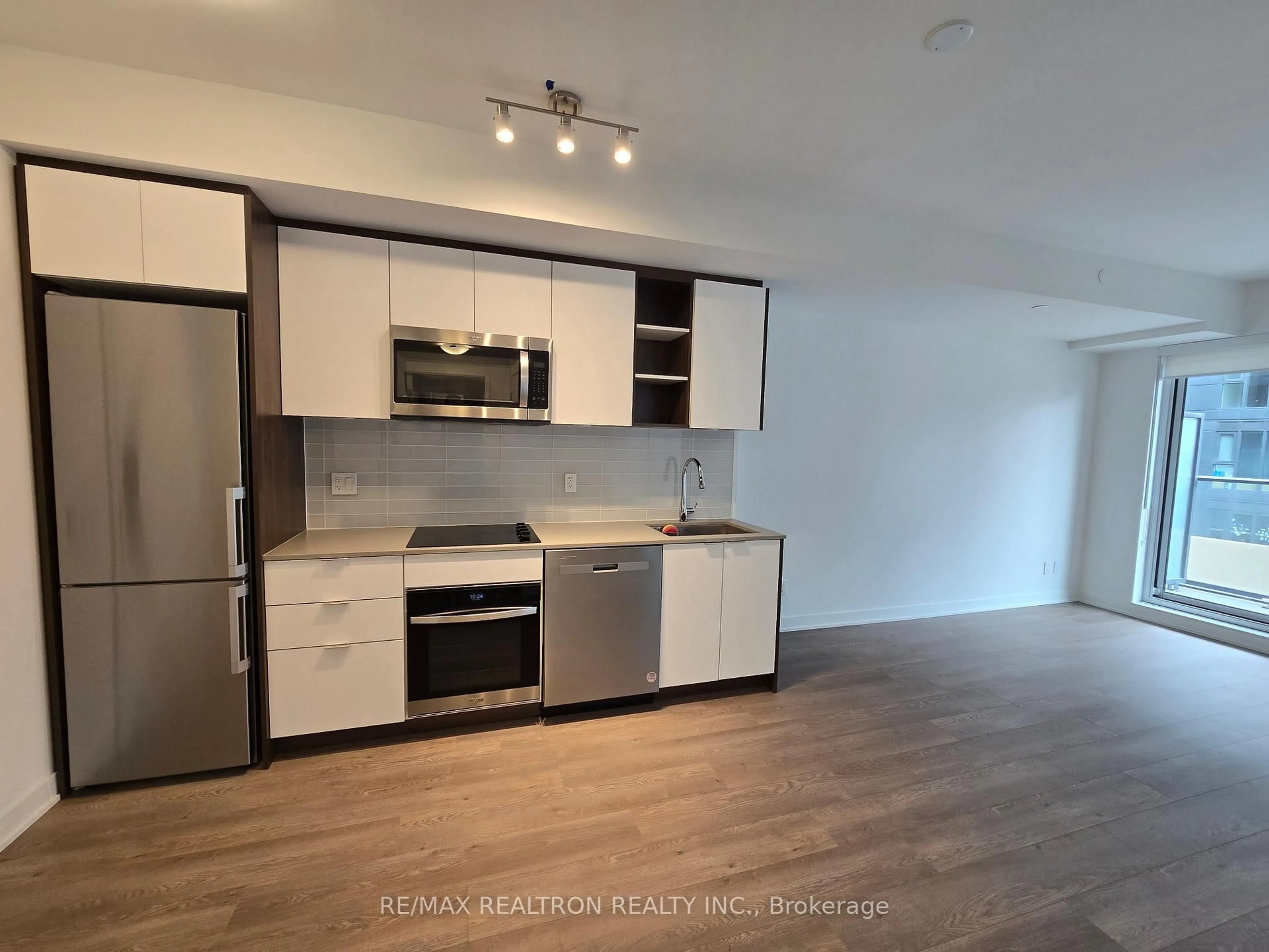 Standard kitchen, unknown for 543 Richmond St #1220, Toronto Ontario M5V 0W9