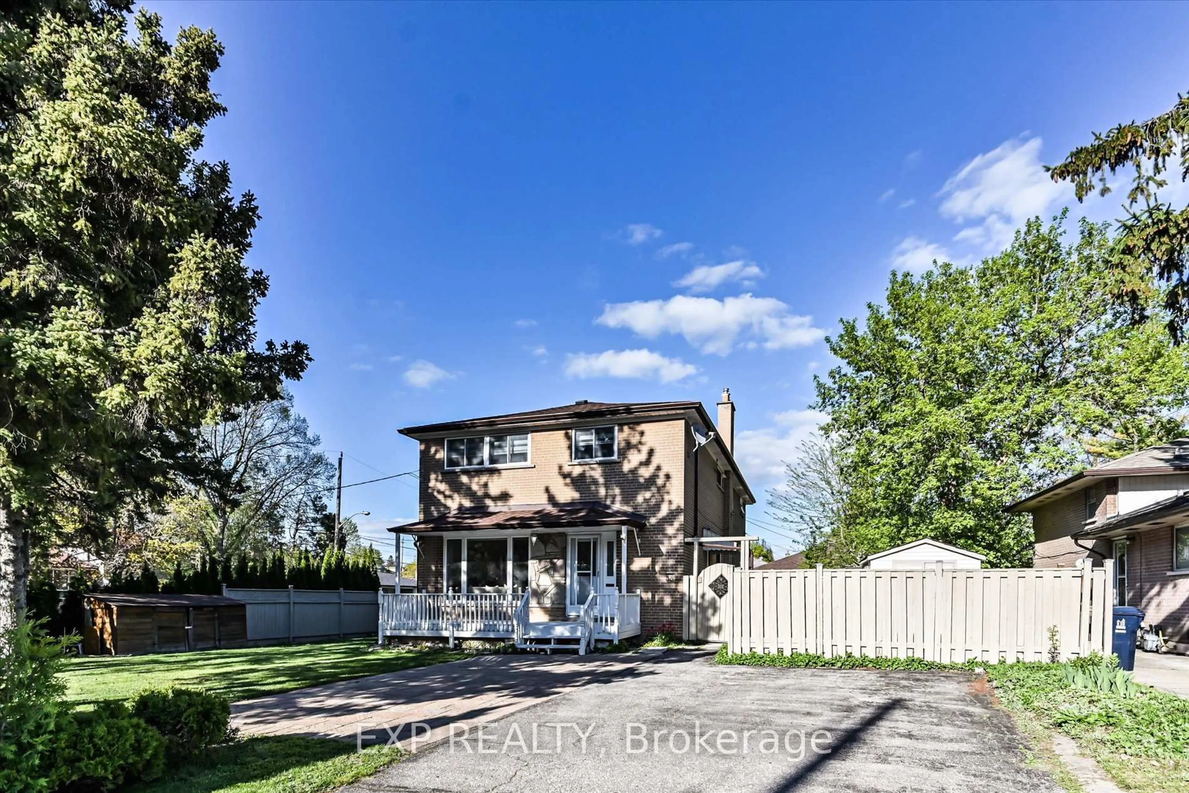 A pic from outside/outdoor area/front of a property/back of a property/a pic from drone, street for 38 Logandale Rd, Toronto Ontario M2N 4H4
