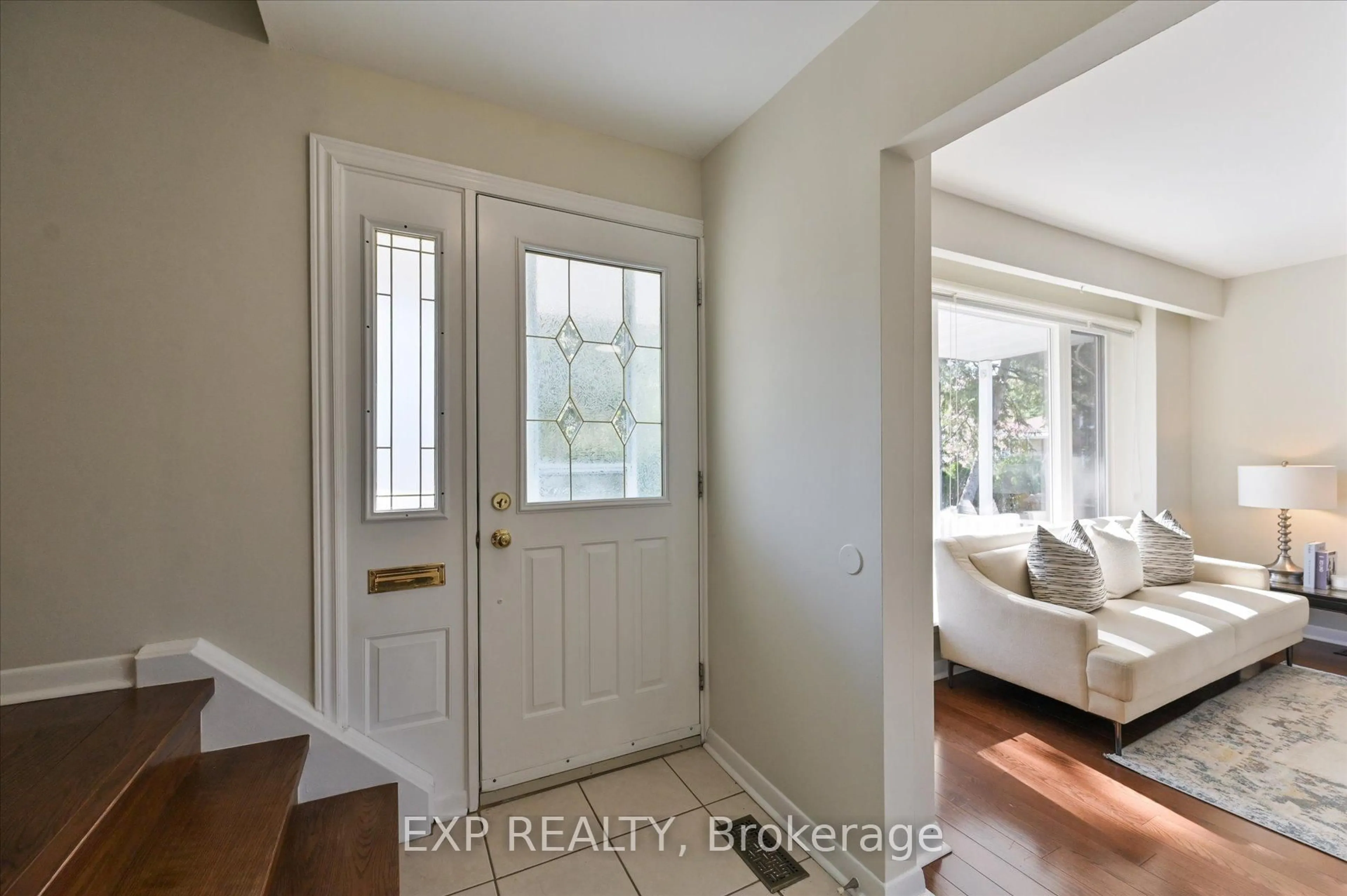 Indoor entryway for 38 Logandale Rd, Toronto Ontario M2N 4H4