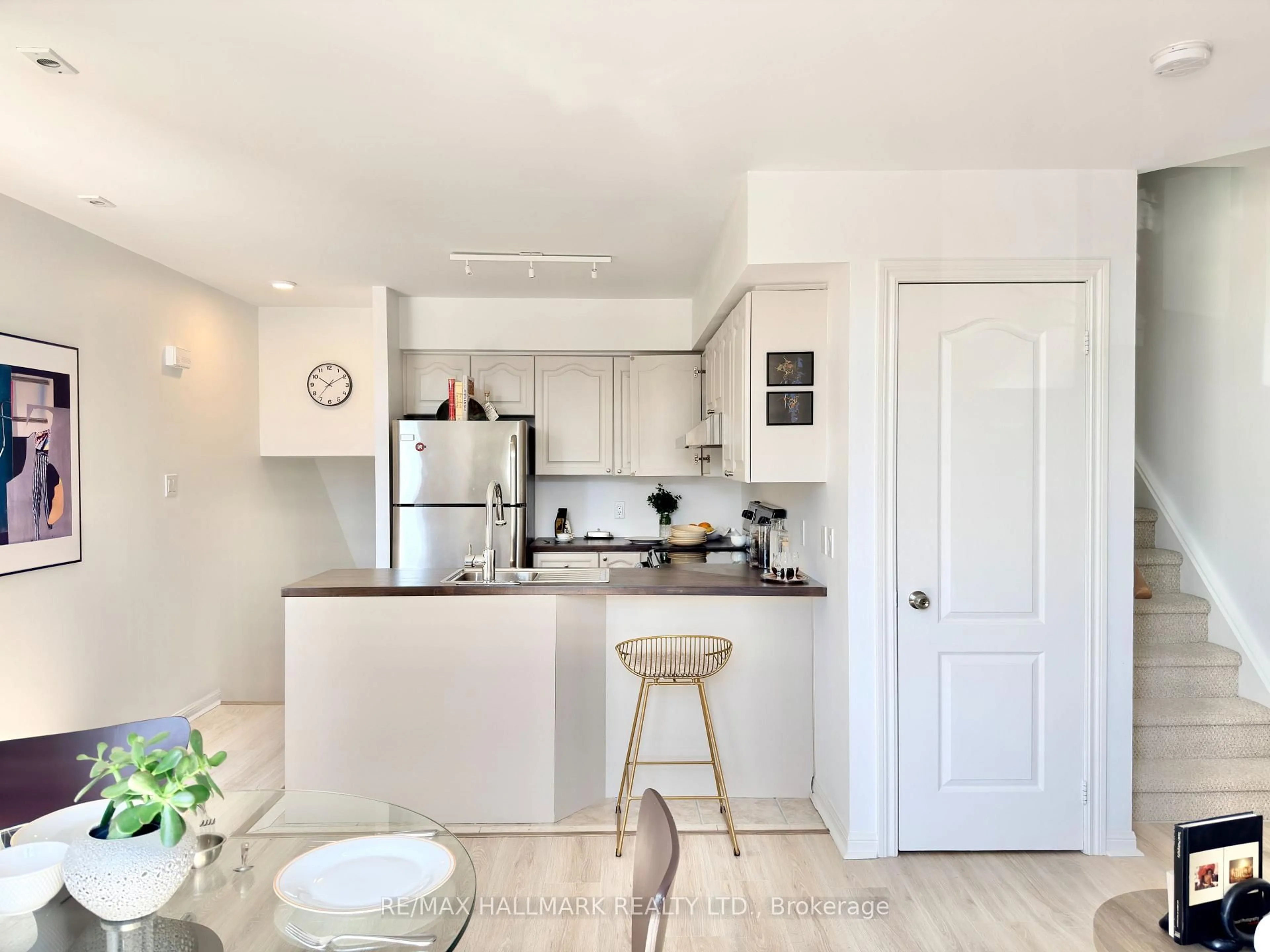Open concept kitchen, unknown for 27 Sudbury St #2705, Toronto Ontario M6J 3W6