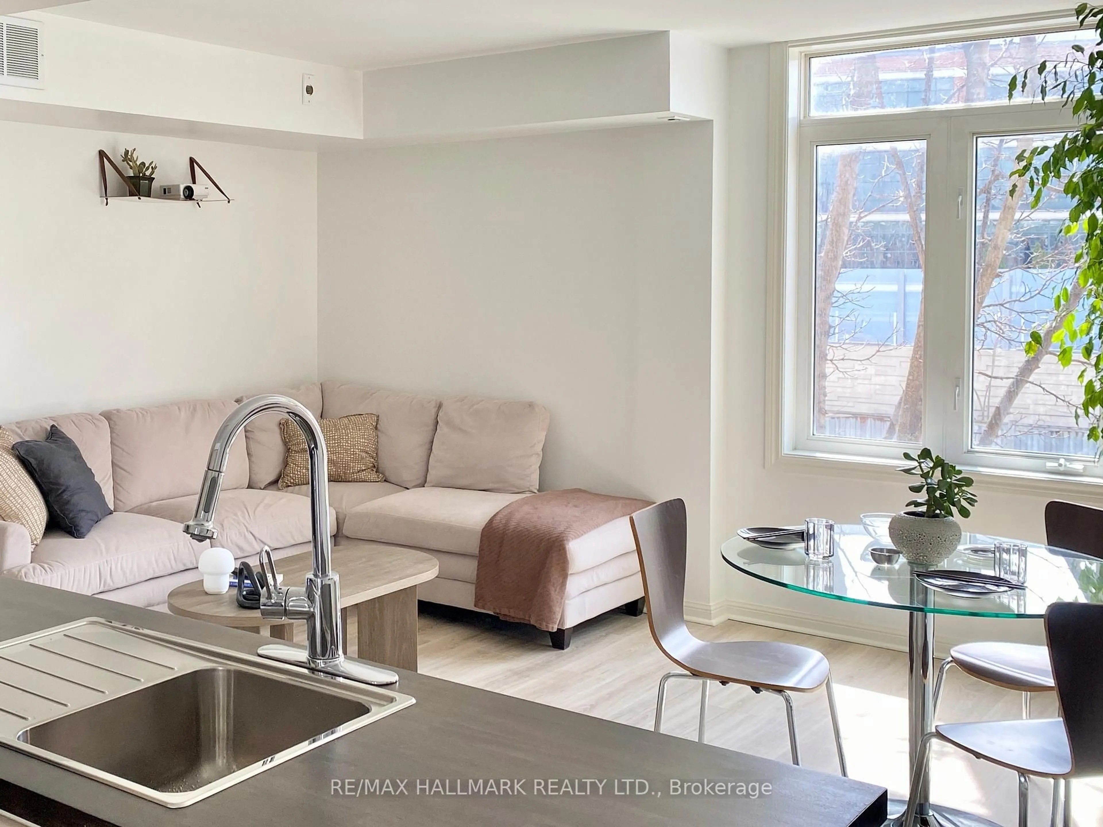 Open concept kitchen, ceramic/tile floor for 27 Sudbury St #2705, Toronto Ontario M6J 3W6