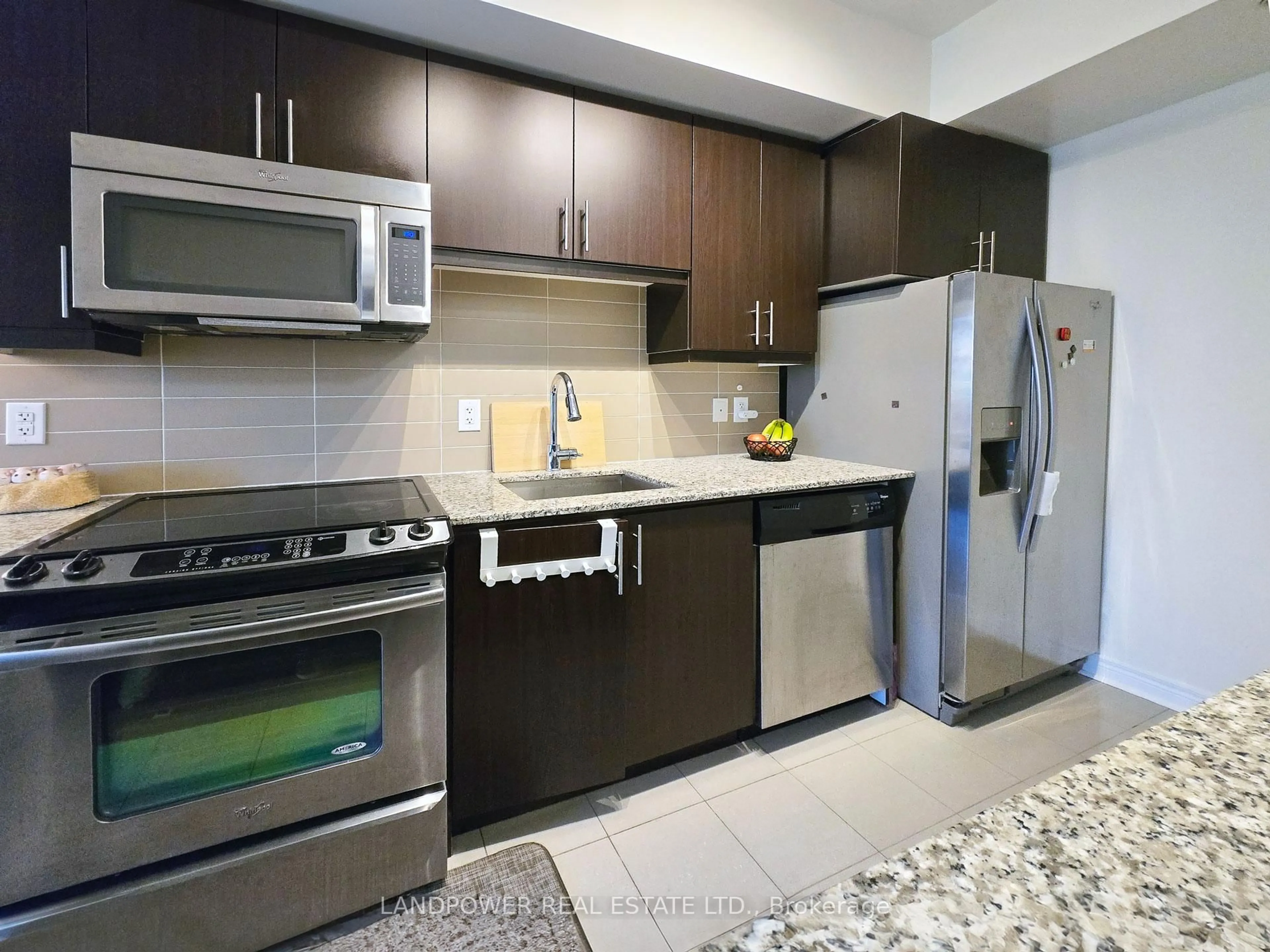 Standard kitchen, ceramic/tile floor for 2756 Old Leslie St #603, Toronto Ontario M2K 0E2