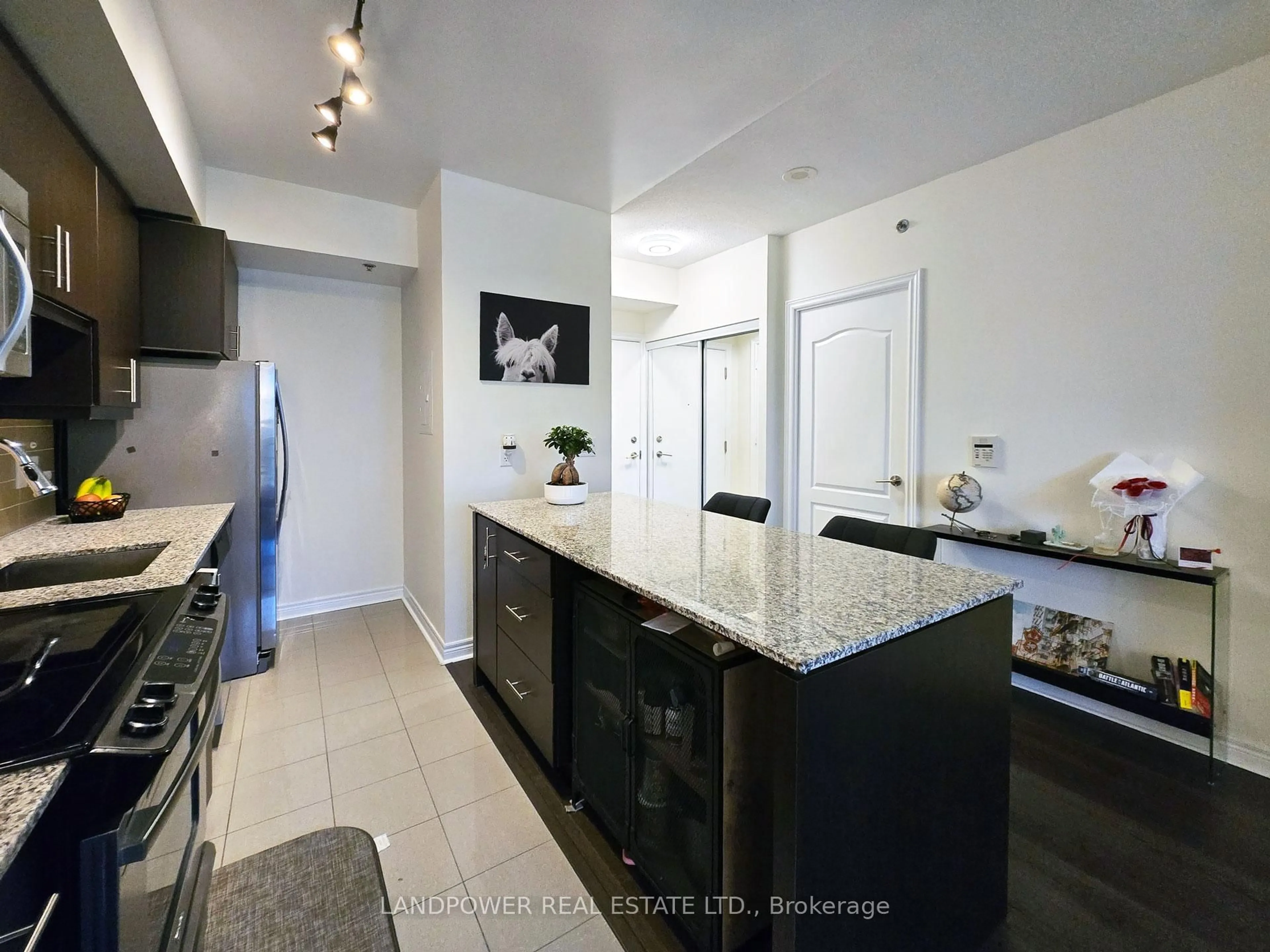 Open concept kitchen, ceramic/tile floor for 2756 Old Leslie St #603, Toronto Ontario M2K 0E2