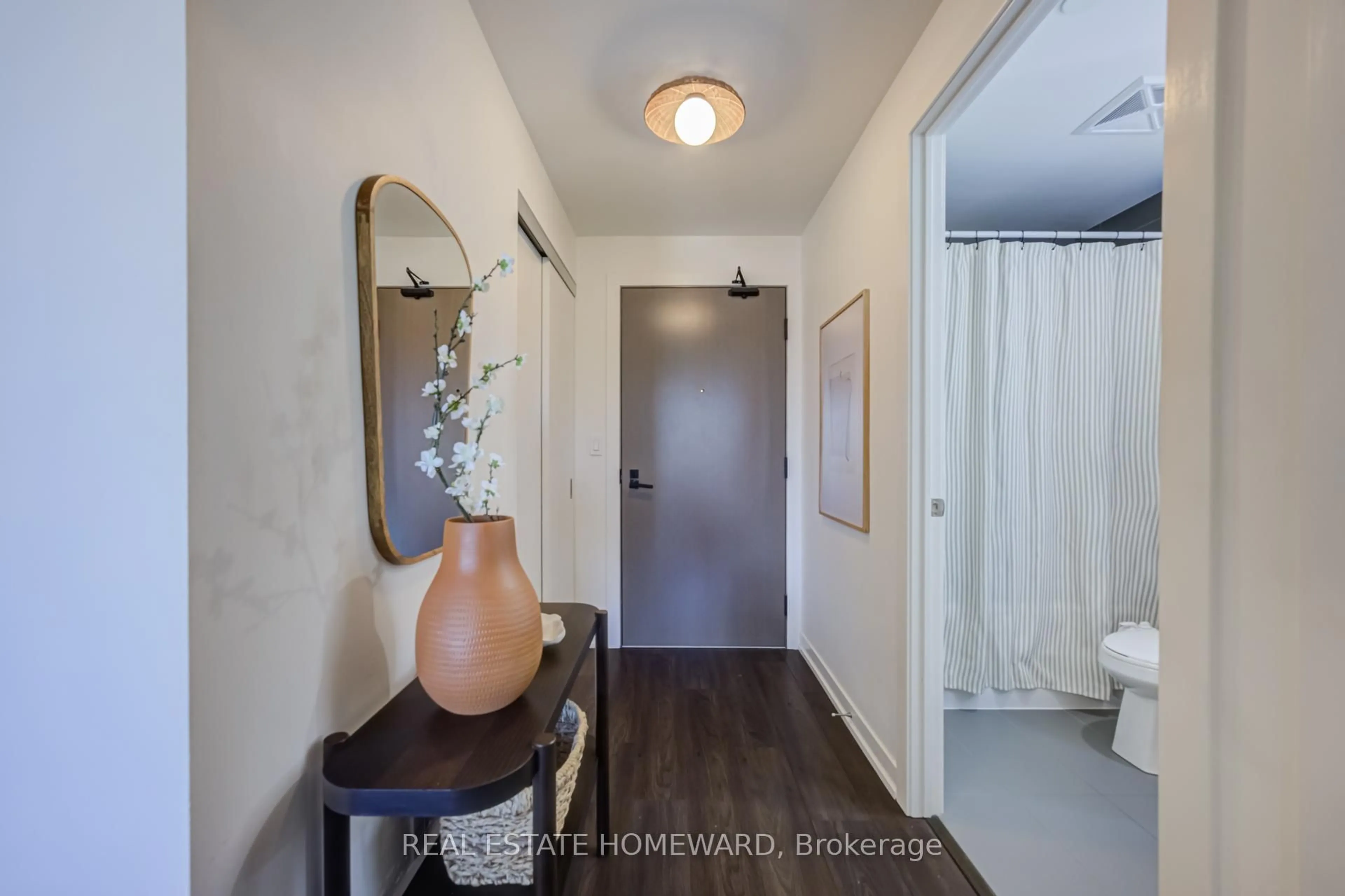 Indoor entryway for 223 St Clair Ave #309, Toronto Ontario M4V 1R3