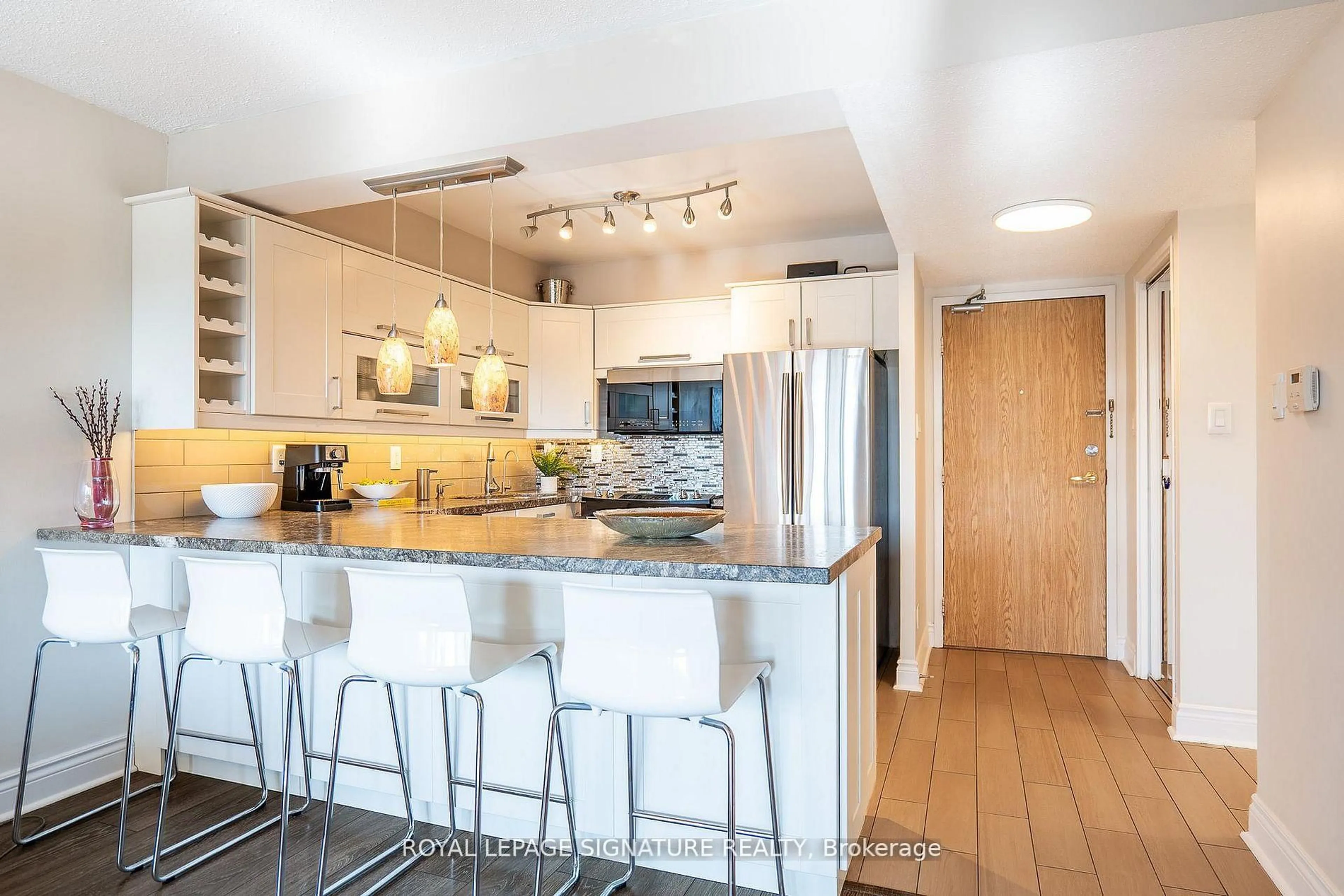 Open concept kitchen, unknown for 30 Fashion Roseway #404, Toronto Ontario M2N 6B4
