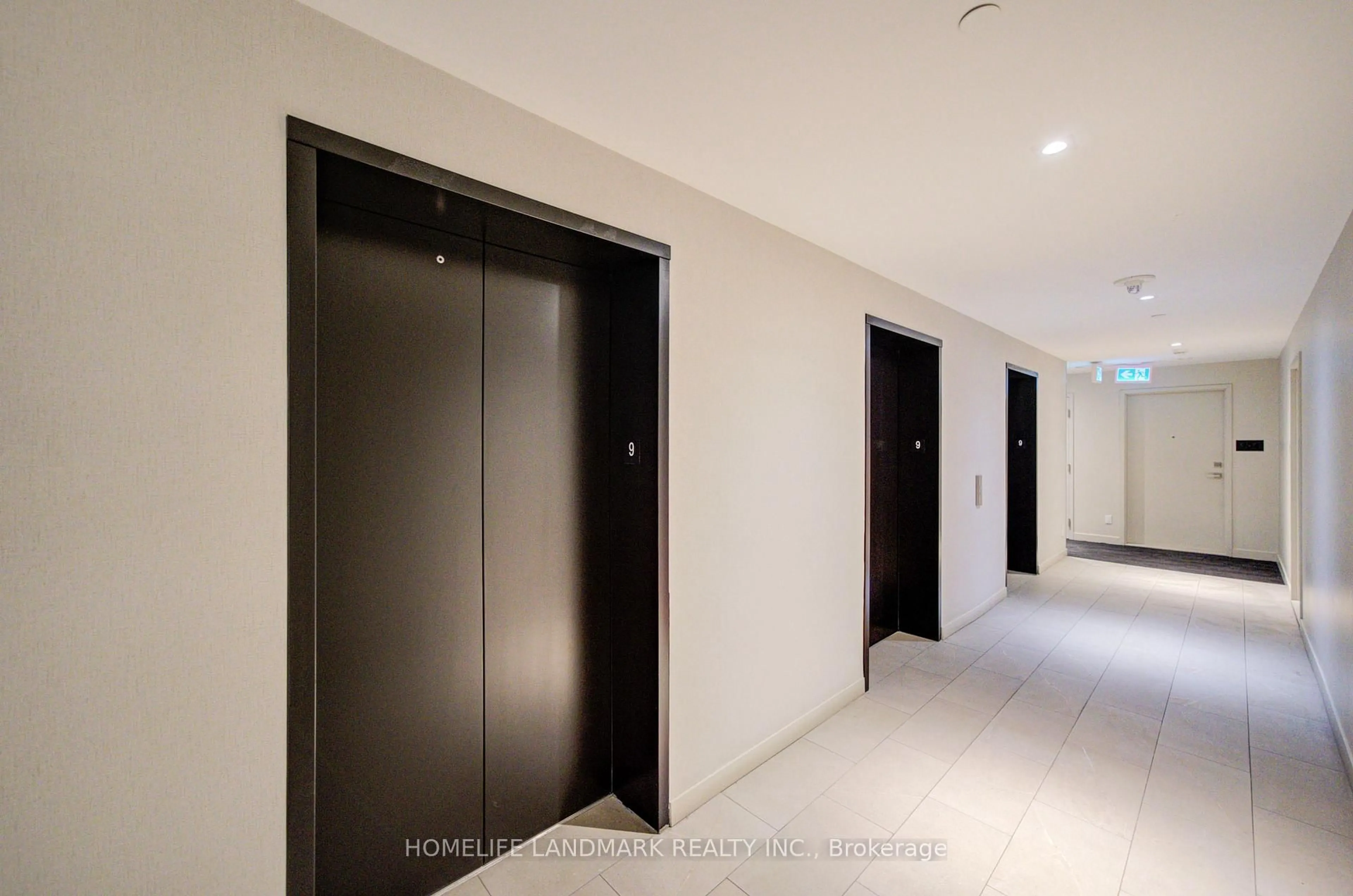 Indoor foyer for 10 Deerlick Crt #917, Toronto Ontario M3A 0A7