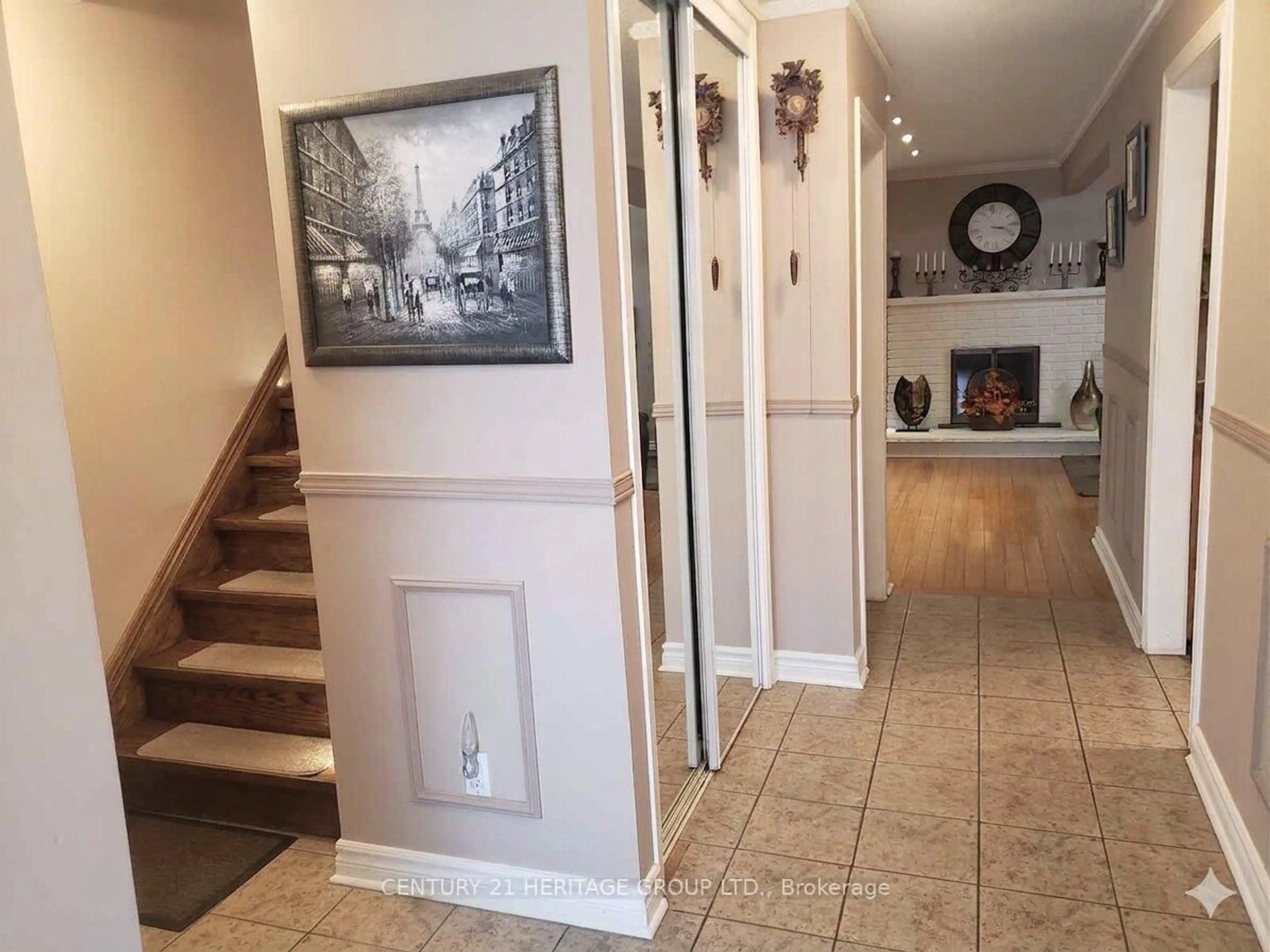 Indoor foyer for 131 Black Hawk Way, Toronto Ontario M2R 3L7