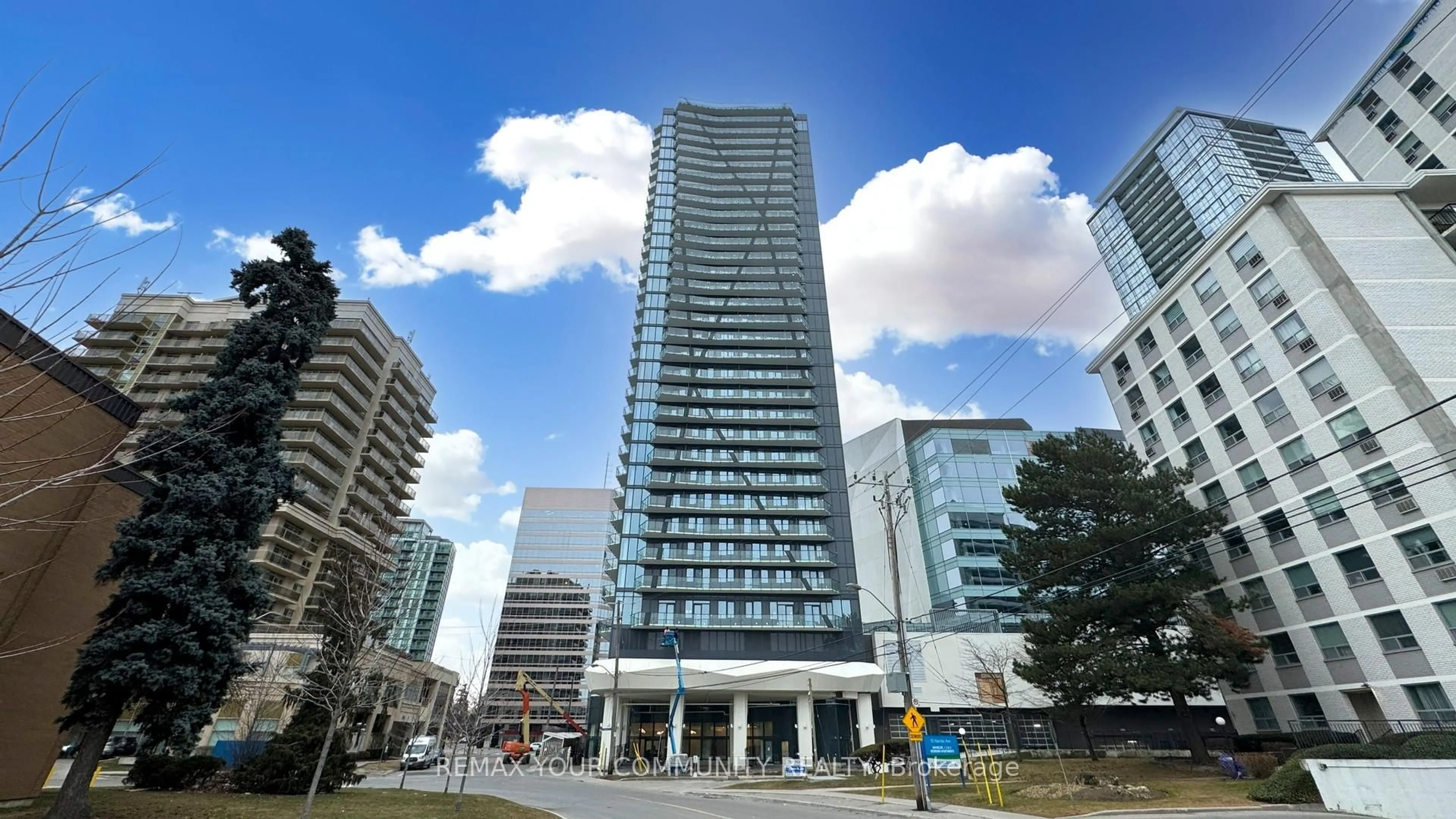 Indoor foyer for 15 Ellerslie Ave #1403, Toronto Ontario M2N 0L7