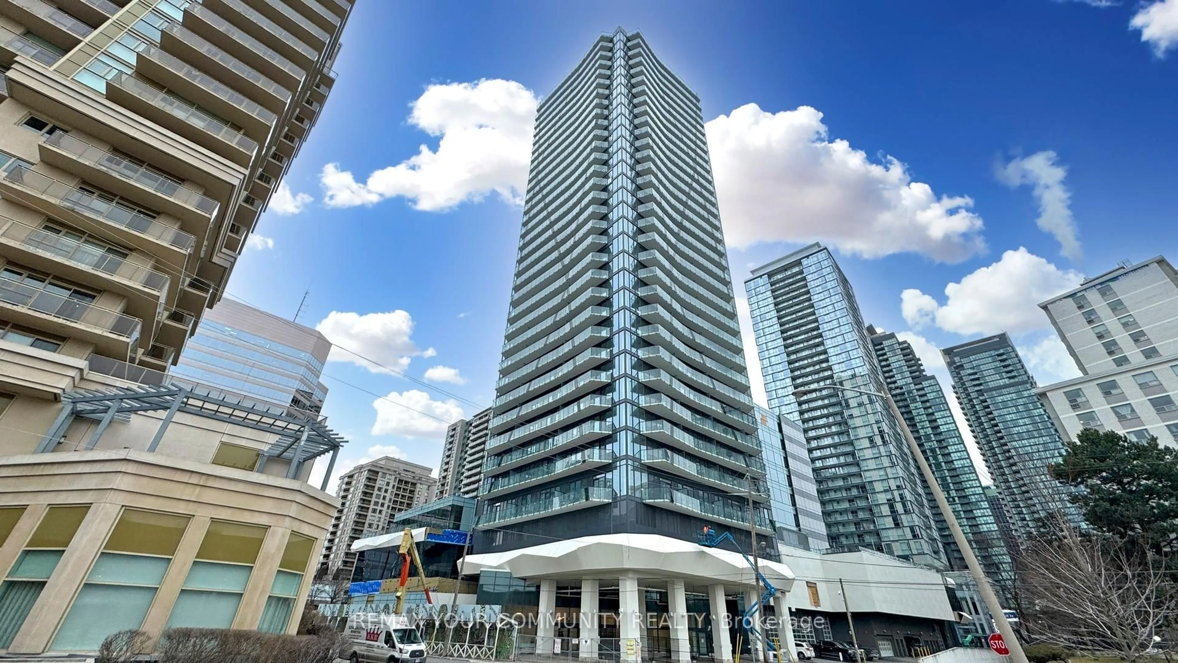 Indoor foyer for 15 Ellerslie Ave #1403, Toronto Ontario M2N 0L7