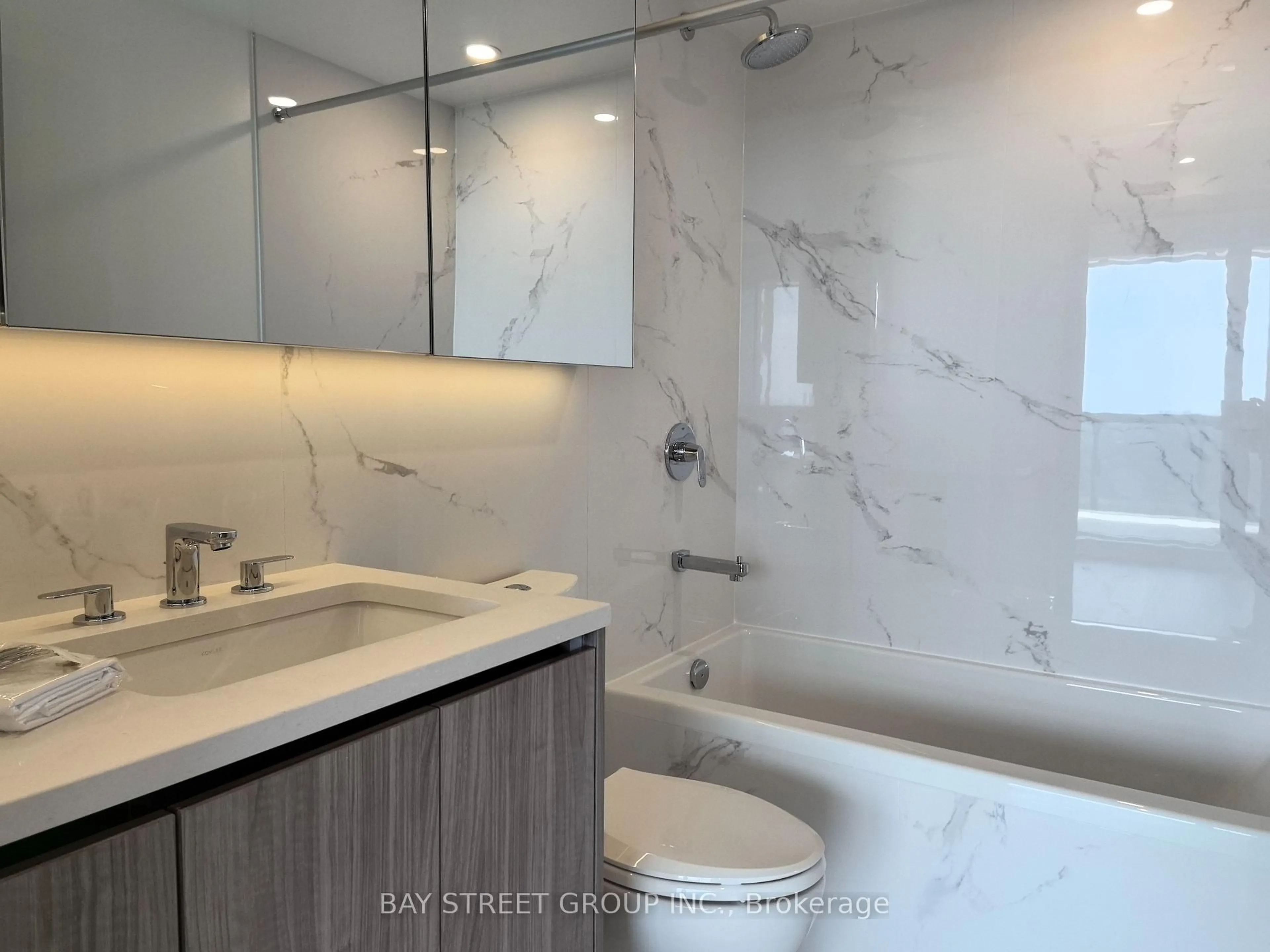Contemporary bathroom, ceramic/tile floor for 27 Mcmahon Dr #2702, Toronto Ontario L3R 9Y7