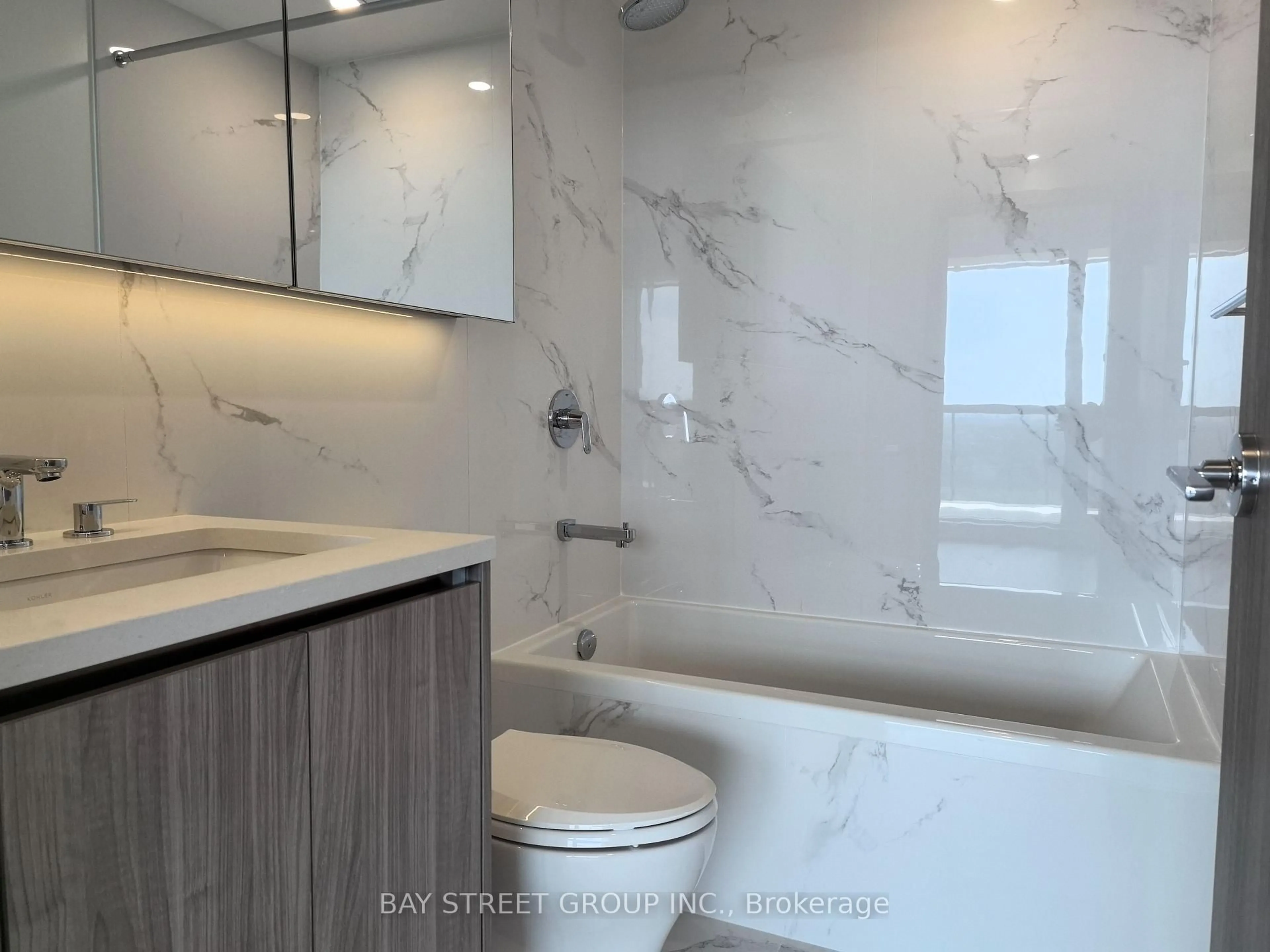 Contemporary bathroom, ceramic/tile floor for 27 Mcmahon Dr #2702, Toronto Ontario L3R 9Y7
