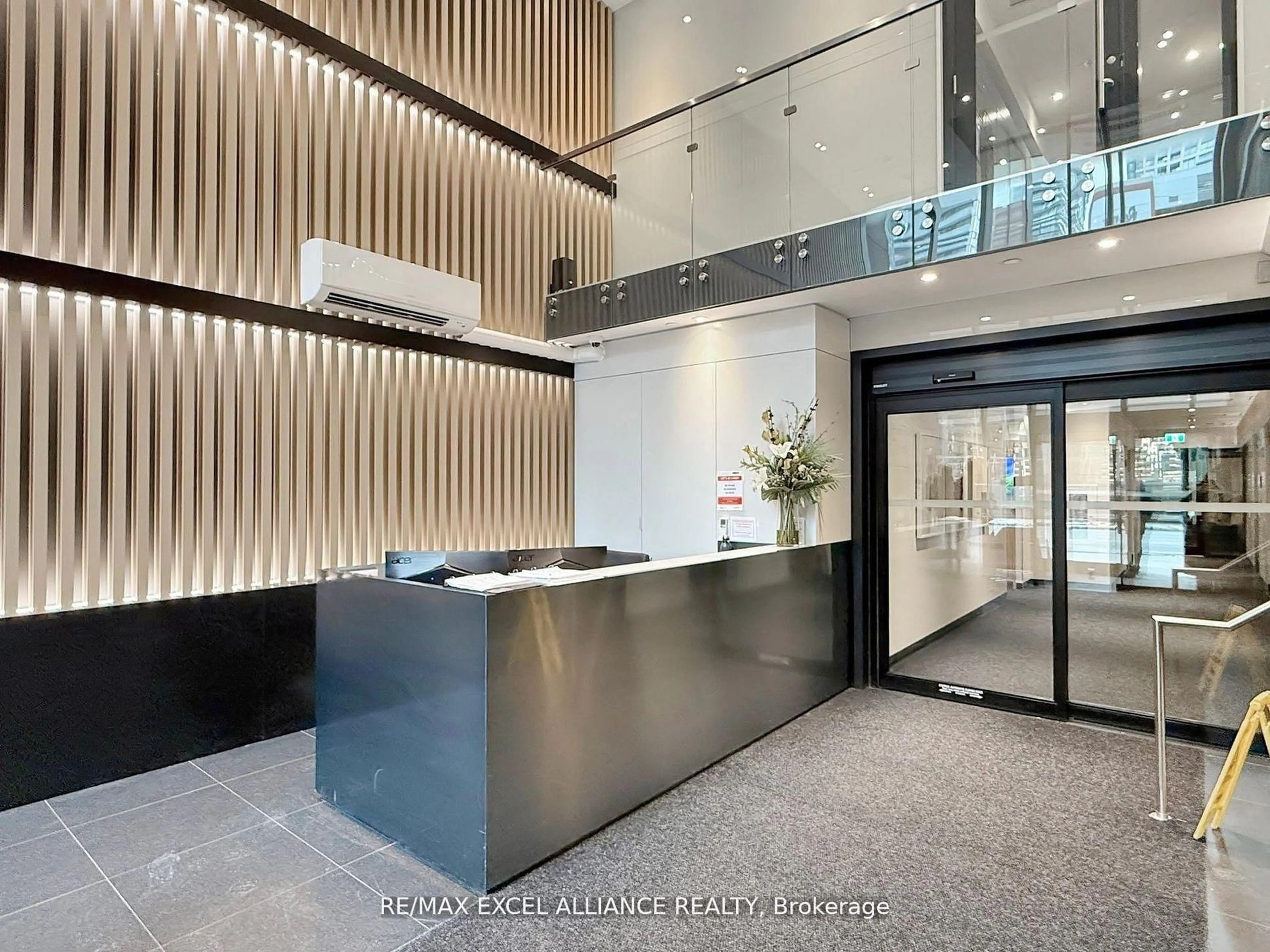 Indoor foyer for 357 King St #204, Toronto Ontario M5V 0S7
