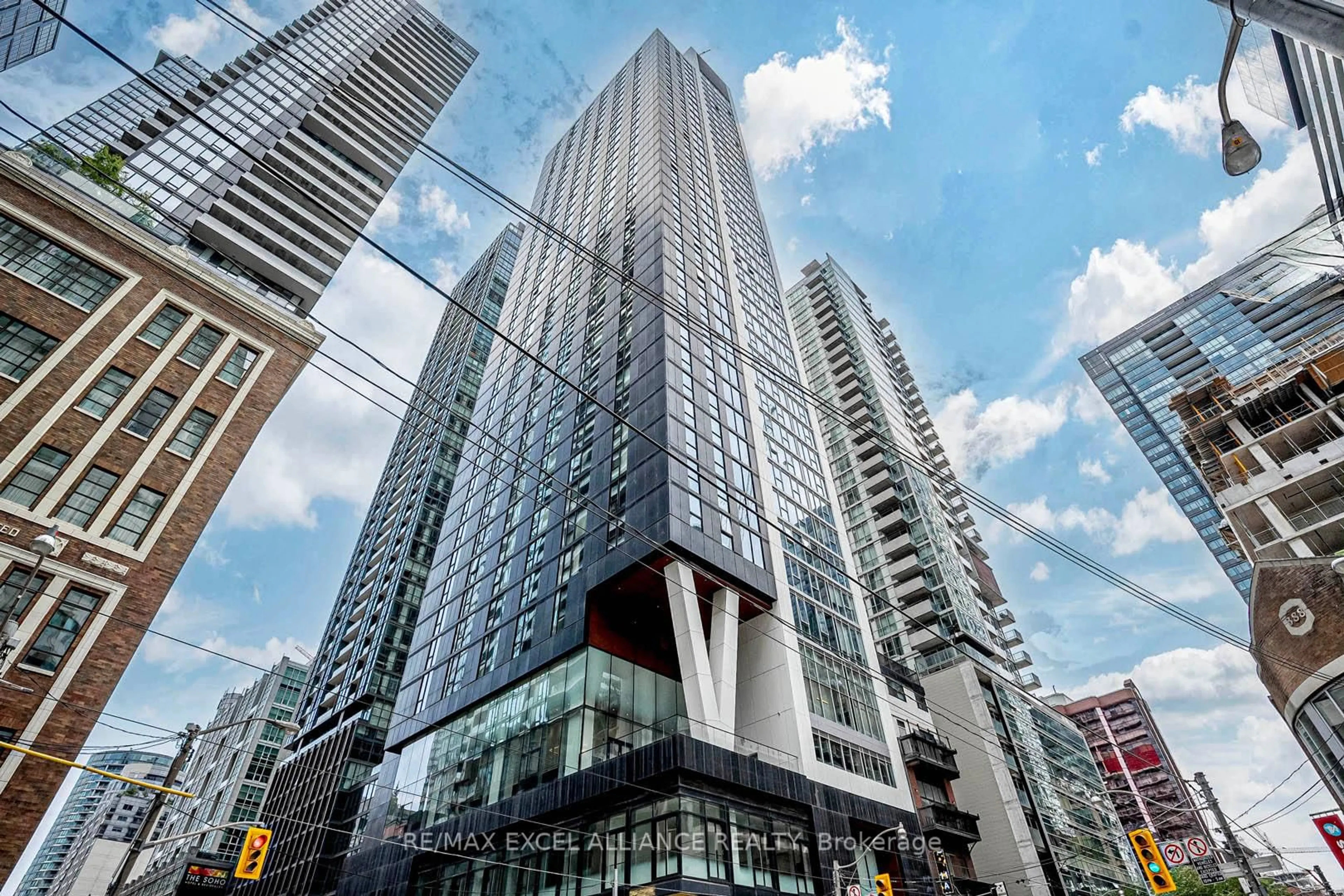 Indoor foyer for 357 King St #809, Toronto Ontario M5V 0S7