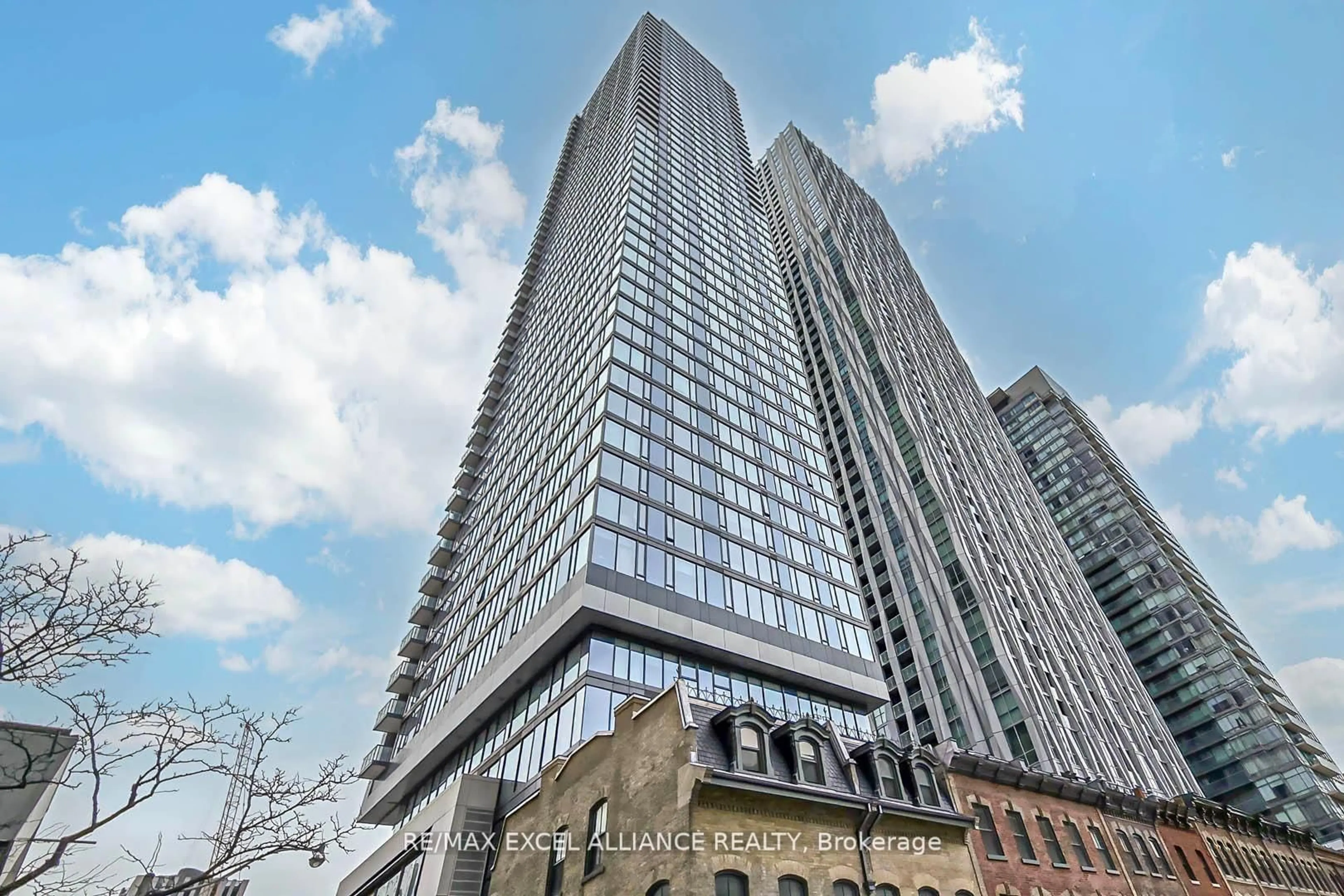 Indoor foyer for 8 Cumberland St #5101, Toronto Ontario M4W 0B6