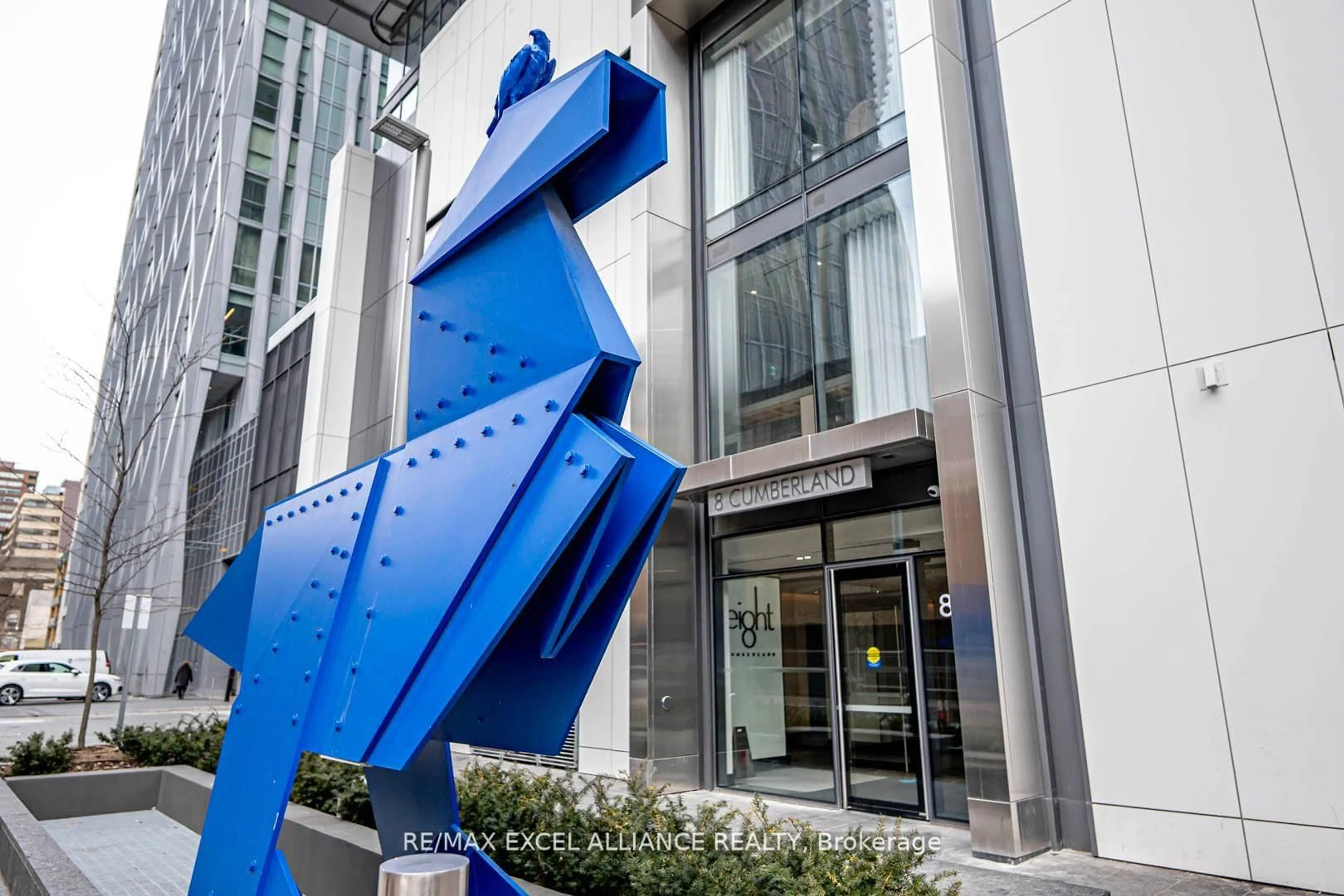 Indoor foyer for 8 Cumberland St #5101, Toronto Ontario M4W 0B6