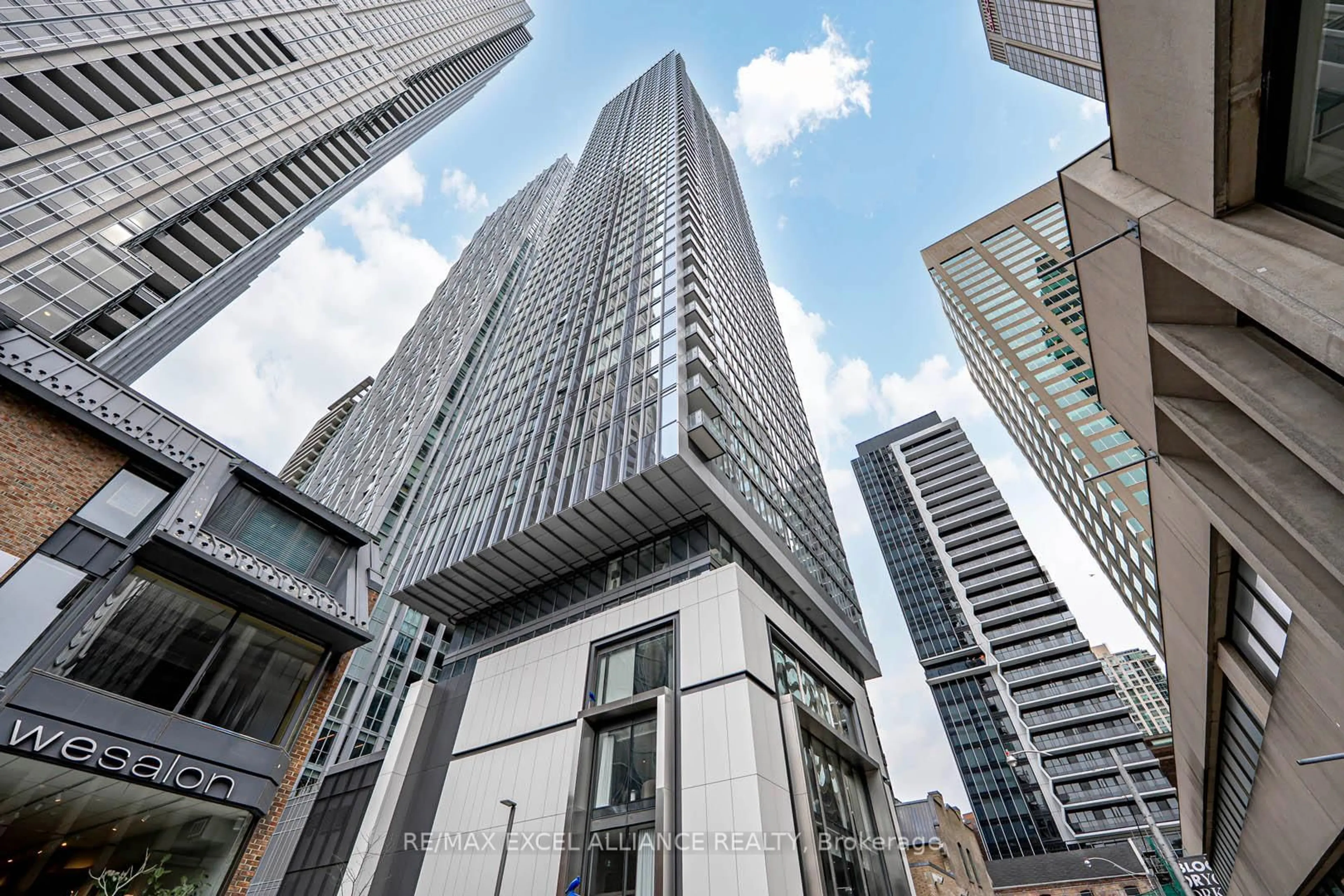 Indoor foyer for 8 Cumberland St #5102, Toronto Ontario M4W 0B6