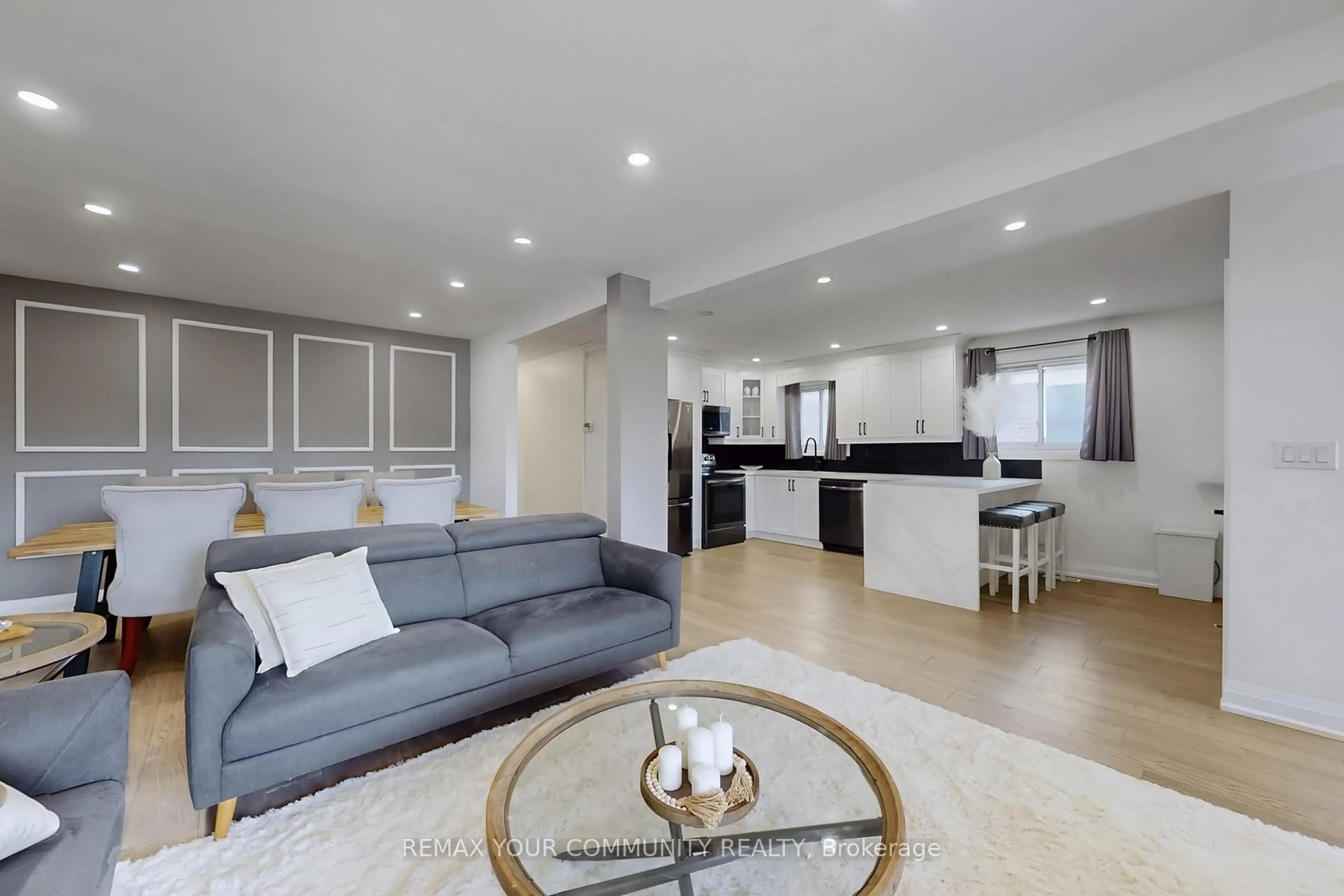 Living room with furniture, unknown for 26 Faye Dr, Toronto Ontario M2J 3S6