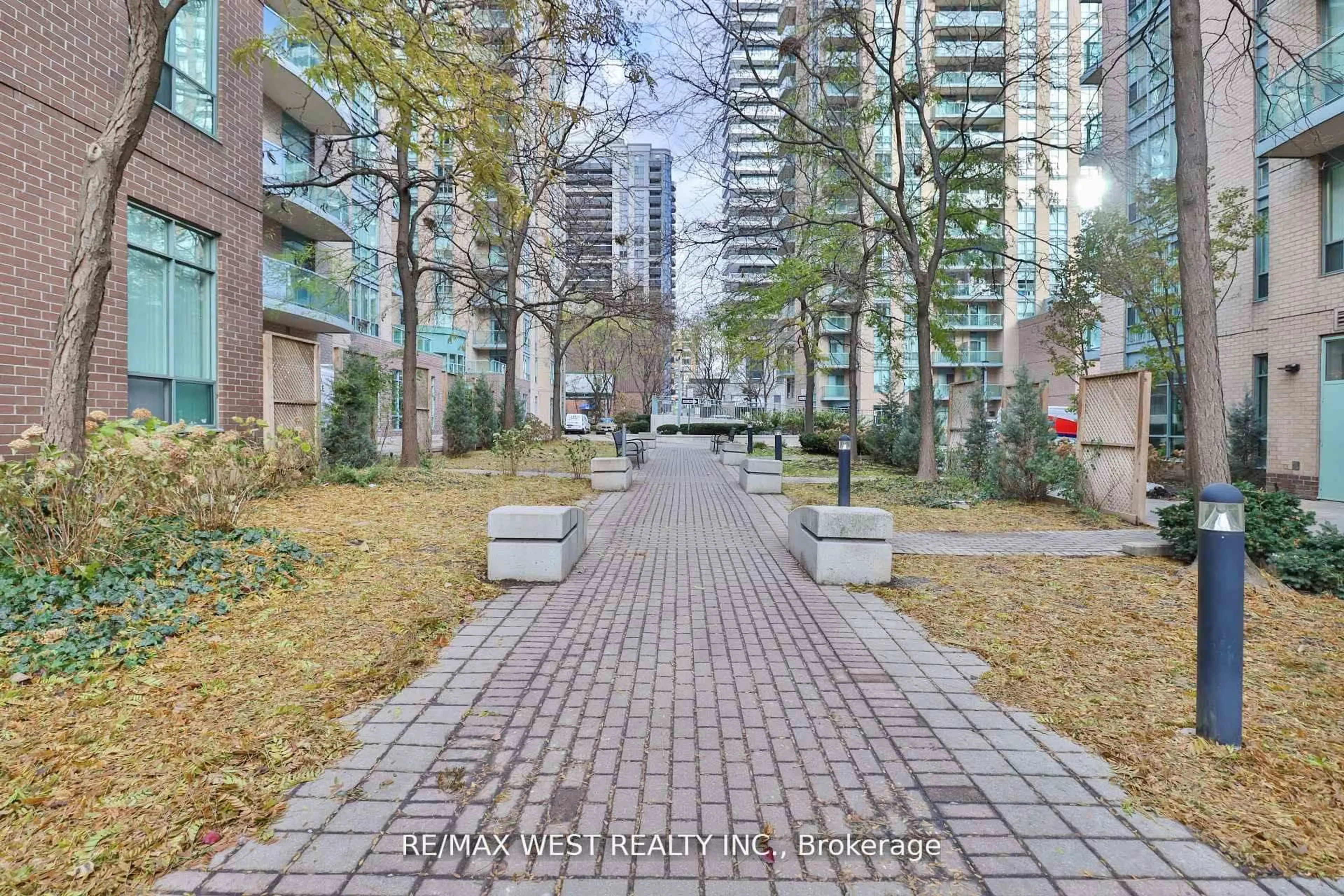 Patio, street for 22 Olive Ave #216, Toronto Ontario M2N 7G6