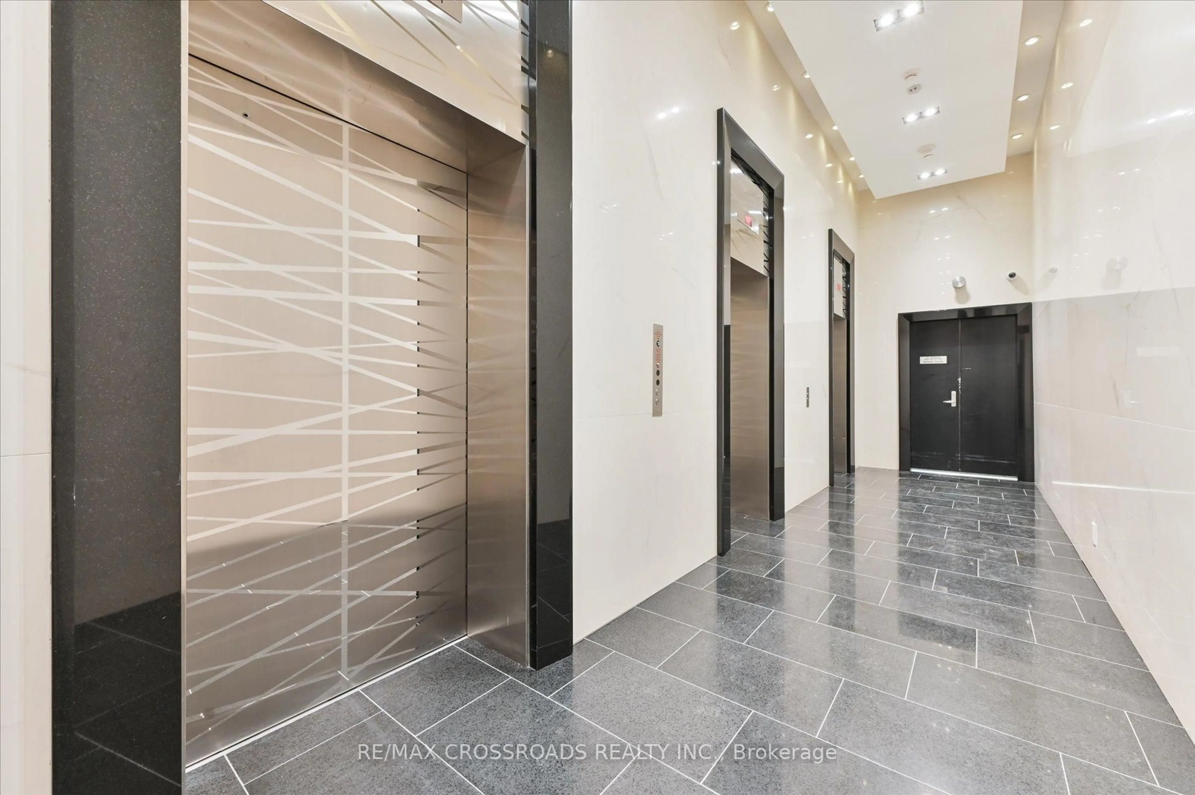 Indoor foyer for 224 King St #3006, Toronto Ontario M5H 0A6