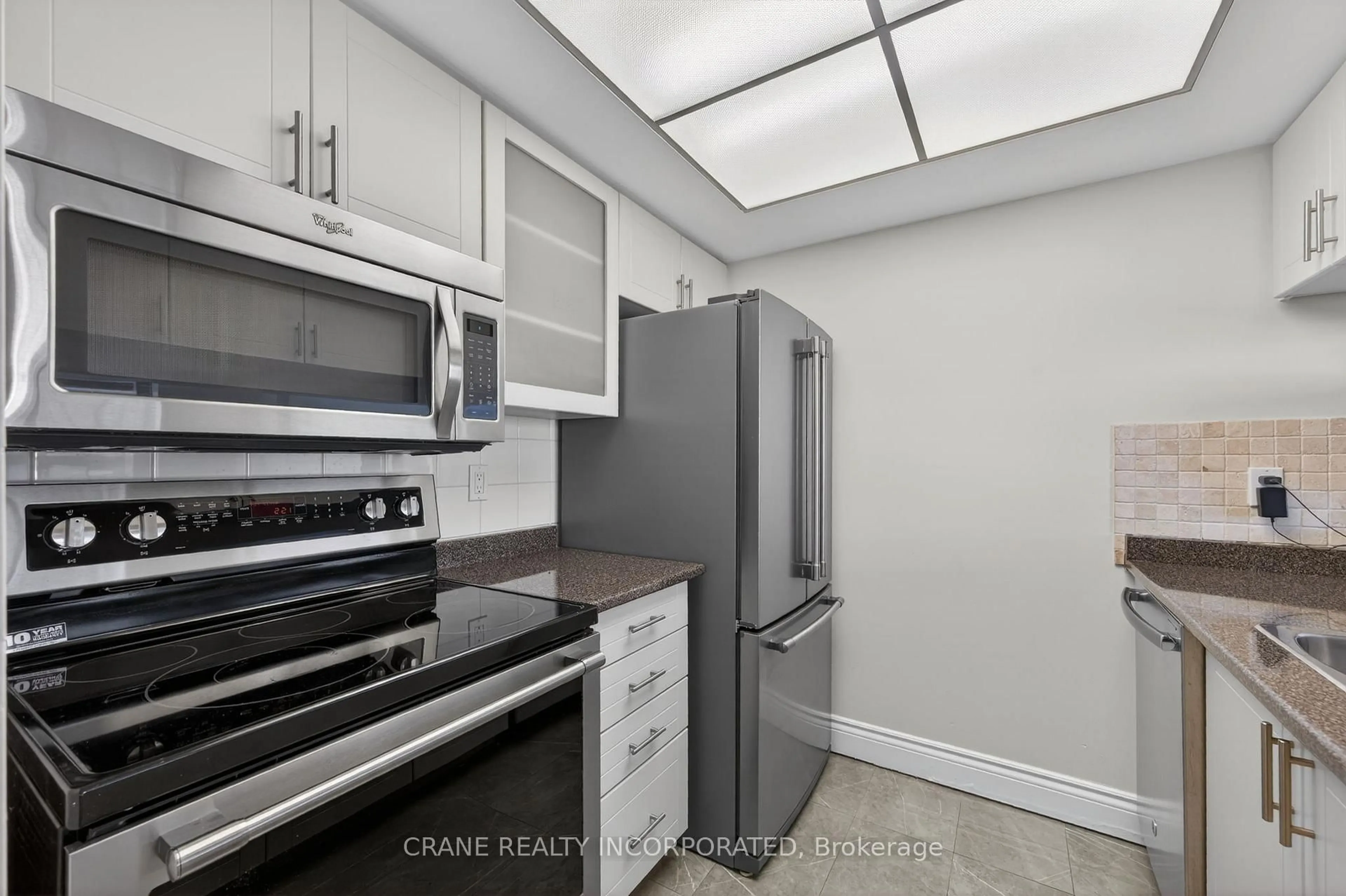 Standard kitchen, unknown for 77 Harbour Sq #1605, Toronto Ontario M5J 2S2