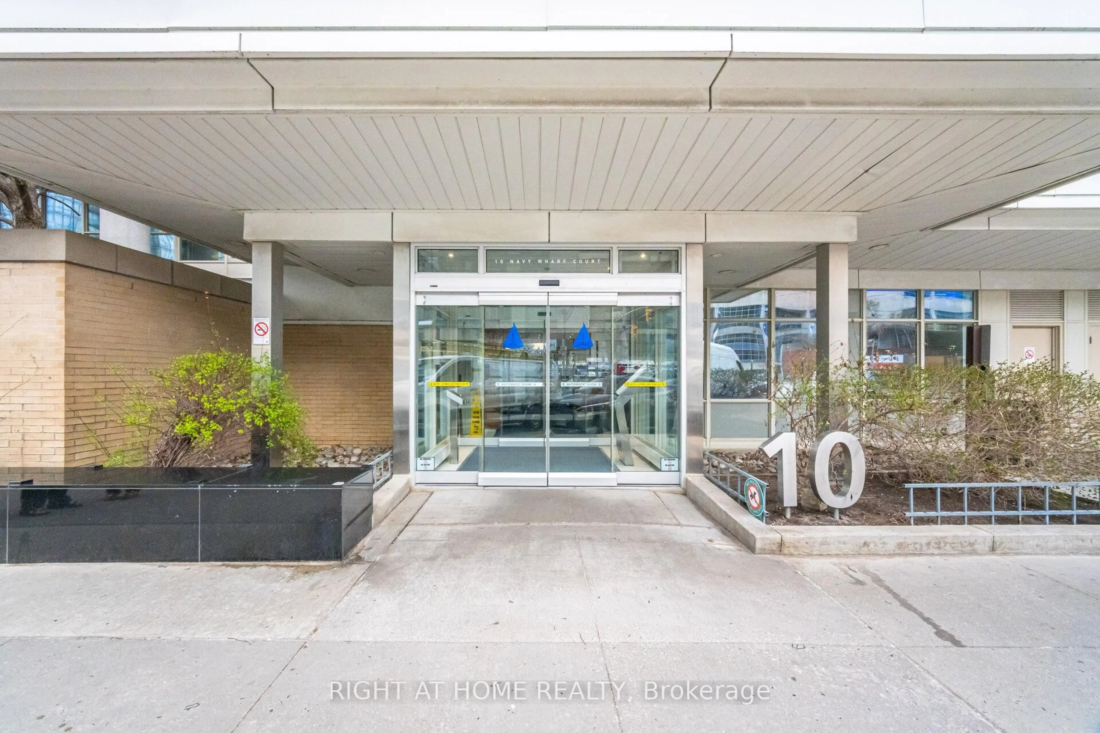 Indoor foyer for 10 Navy Warf Crt #2107, Toronto Ontario M5V 3V2
