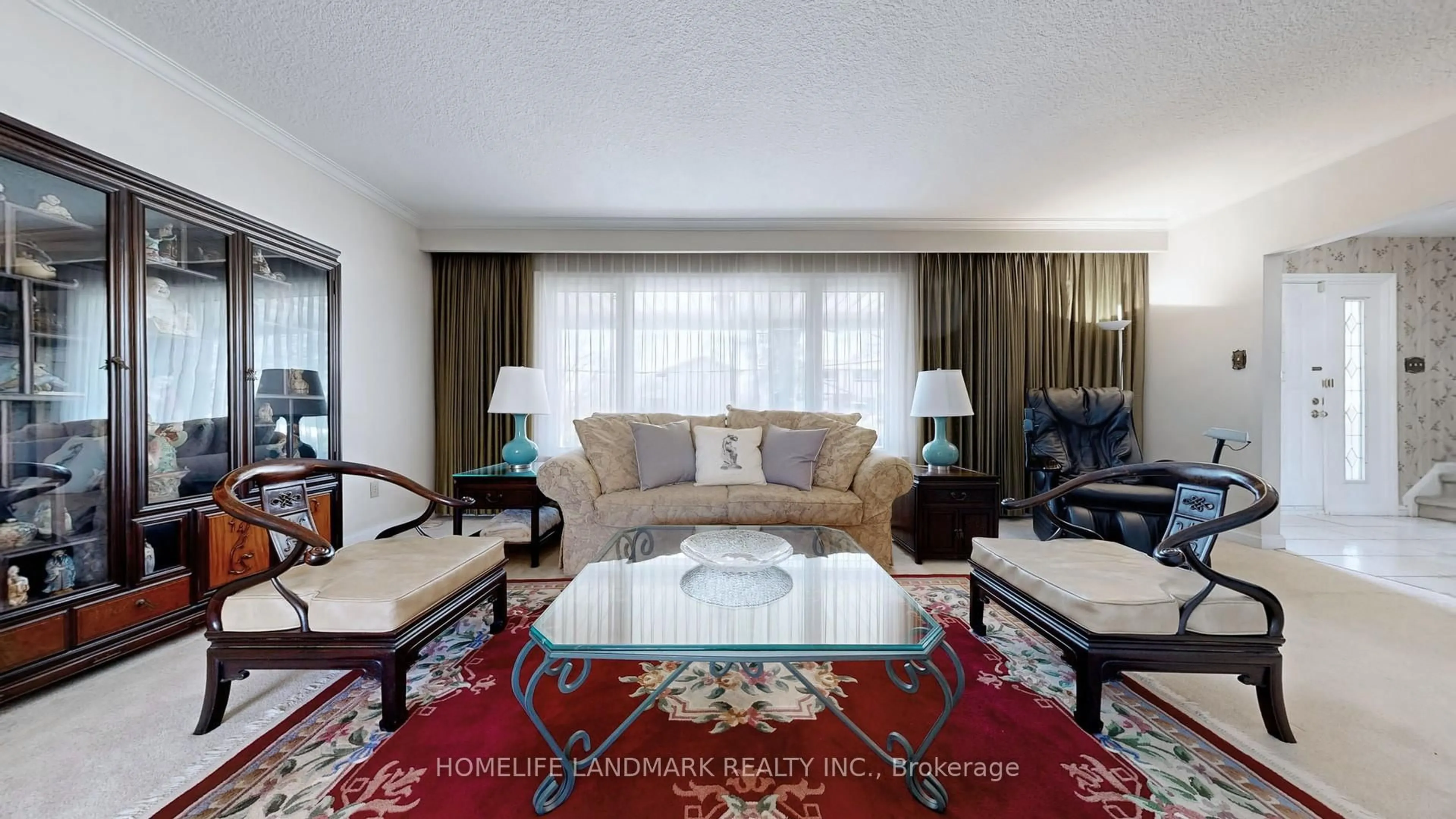 Living room with furniture, carpet floor for 568 Cummer Ave, Toronto Ontario M2K 2M4