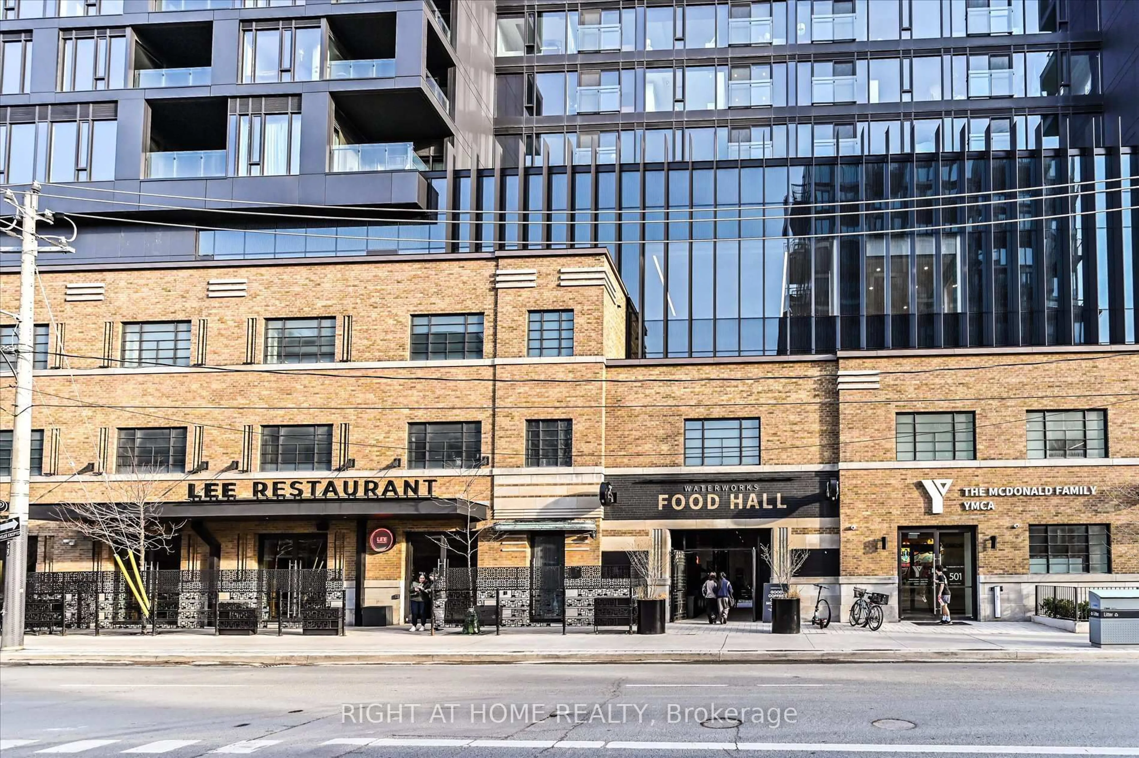 Indoor foyer for 505 Richmond St #623, Toronto Ontario M5V 1Y3