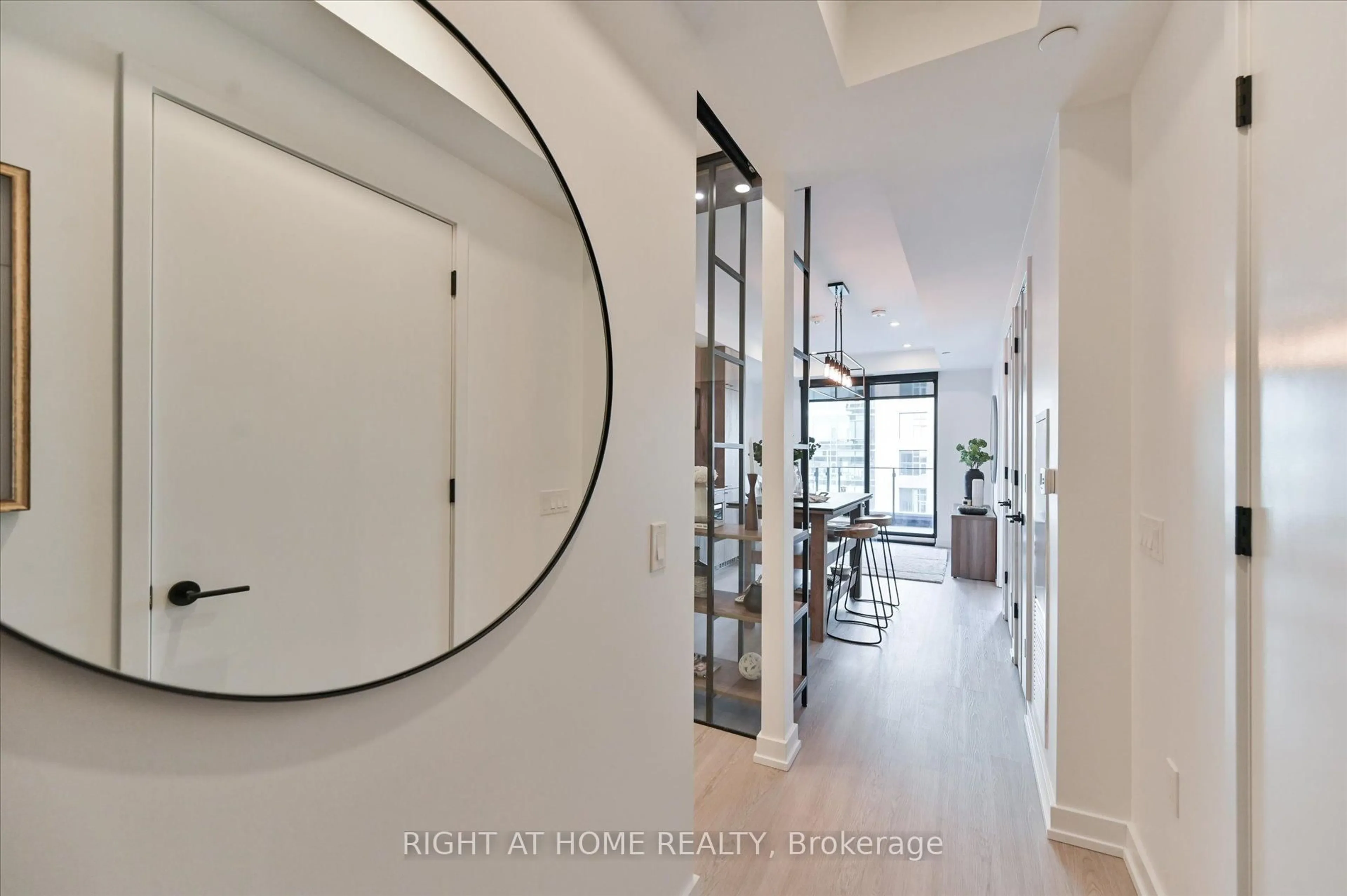 Indoor entryway for 505 Richmond St #623, Toronto Ontario M5V 1Y3