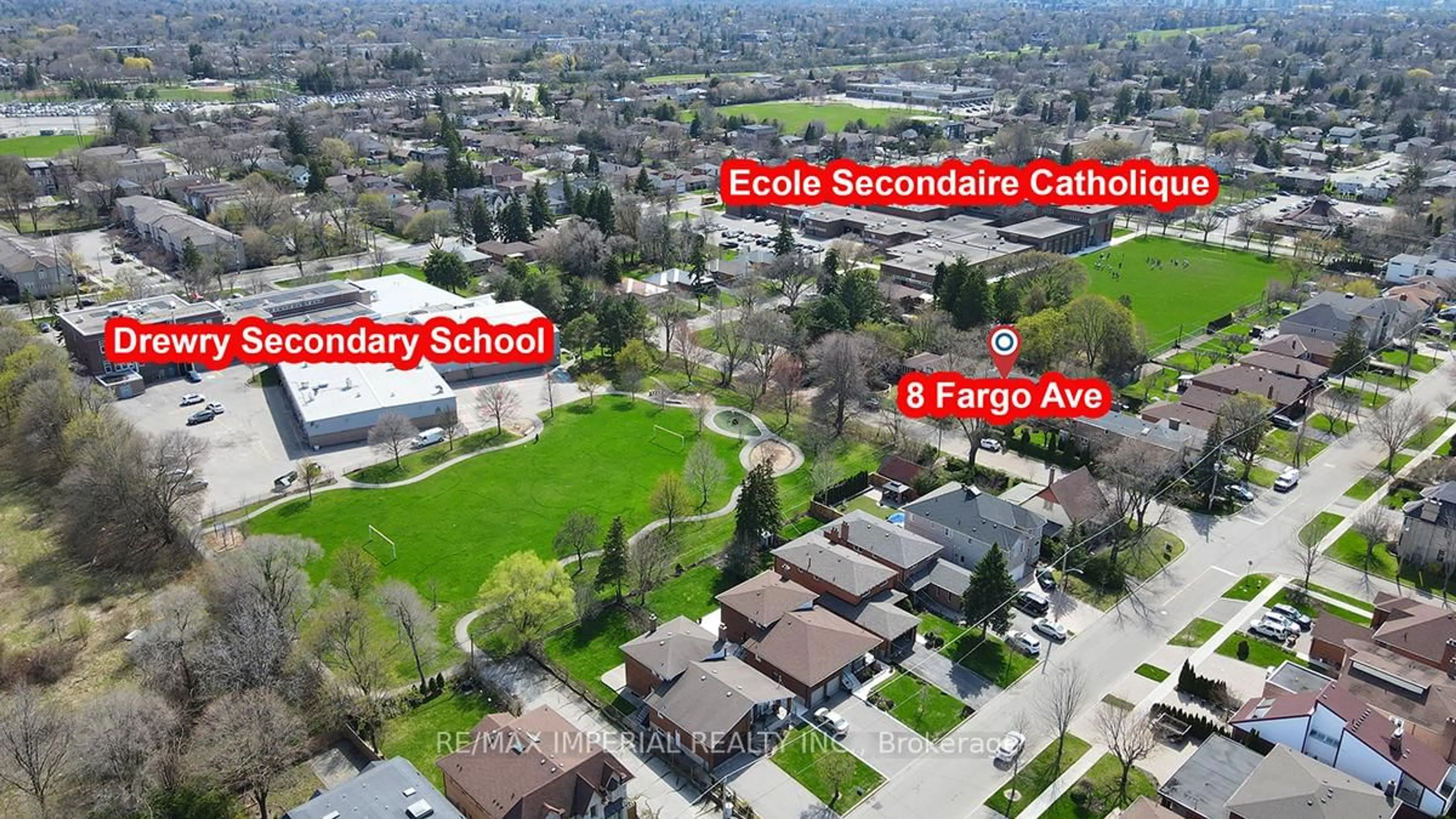 A pic from outside/outdoor area/front of a property/back of a property/a pic from drone, street for 8 Fargo Ave, Toronto Ontario M2M 1T9