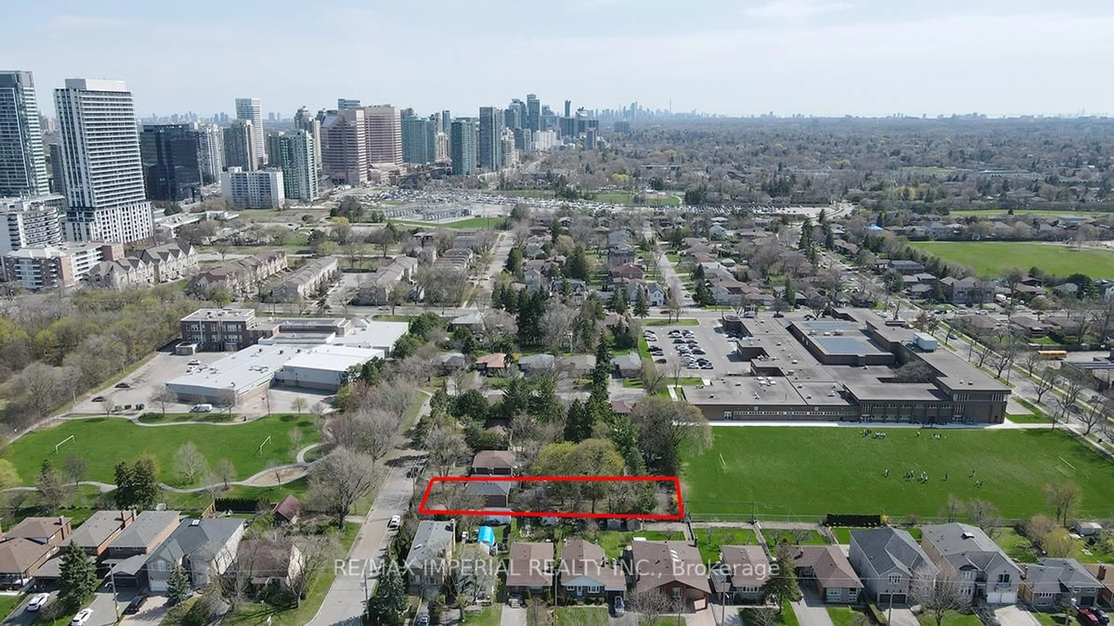 A pic from outside/outdoor area/front of a property/back of a property/a pic from drone, city buildings view from balcony for 8 Fargo Ave, Toronto Ontario M2M 1T9