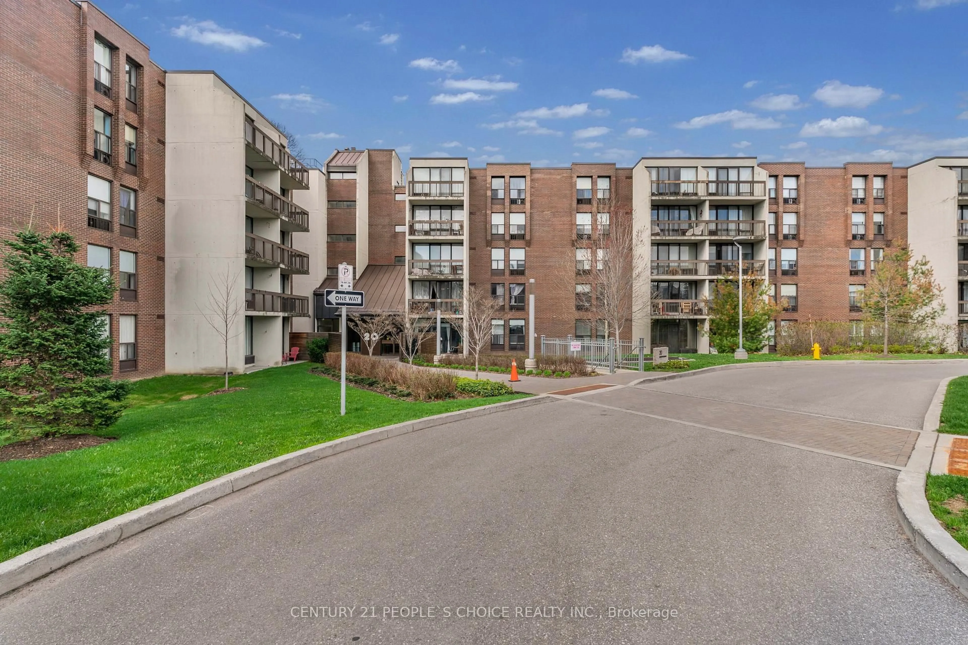 A pic from outside/outdoor area/front of a property/back of a property/a pic from drone, unknown for 20 Fashion Roseway #105, Toronto Ontario M2N 6B5