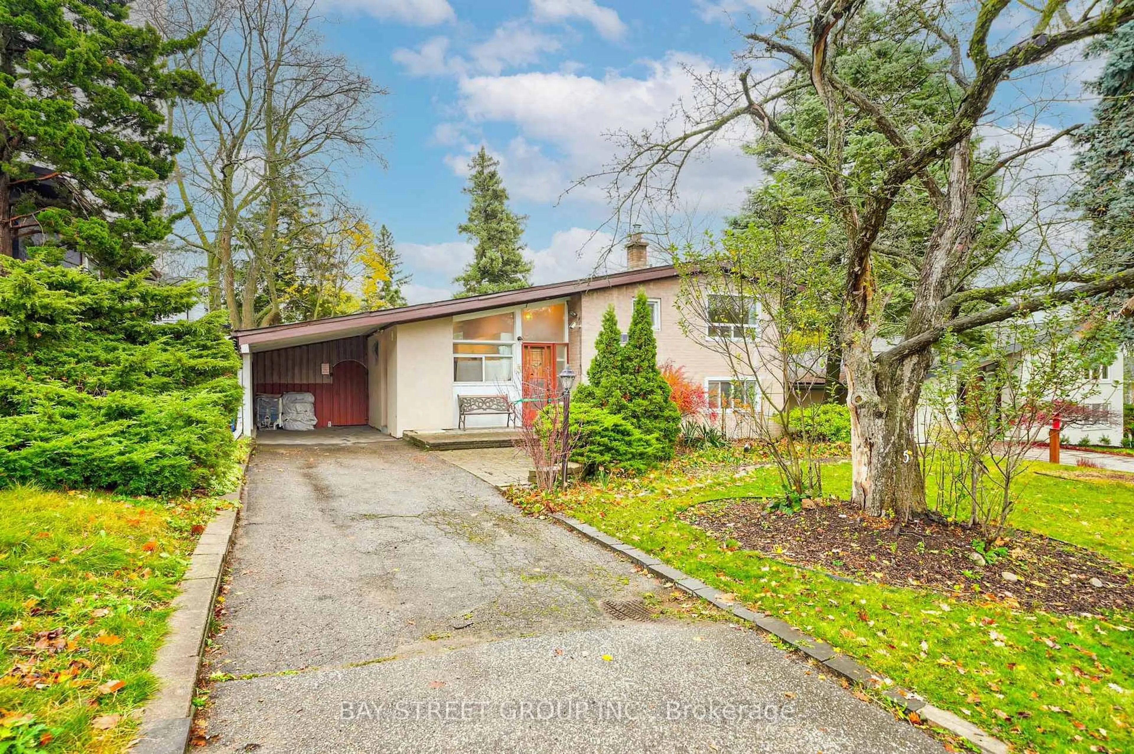 A pic from outside/outdoor area/front of a property/back of a property/a pic from drone, street for 5 Cottonwood Dr, Toronto Ontario M3C 2B3