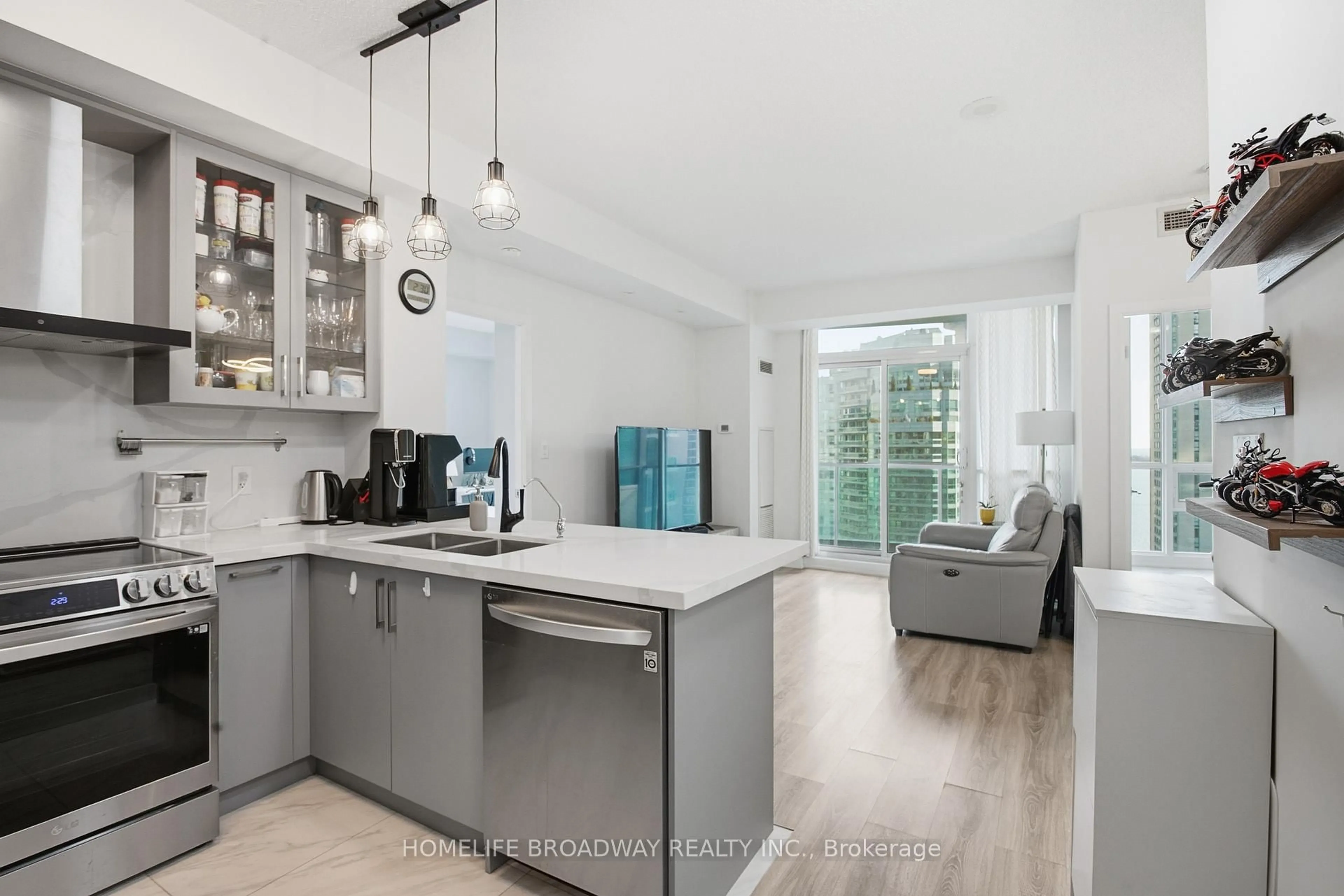 Open concept kitchen, unknown for 18 Harbour St #2009, Toronto Ontario M5J 2Z6