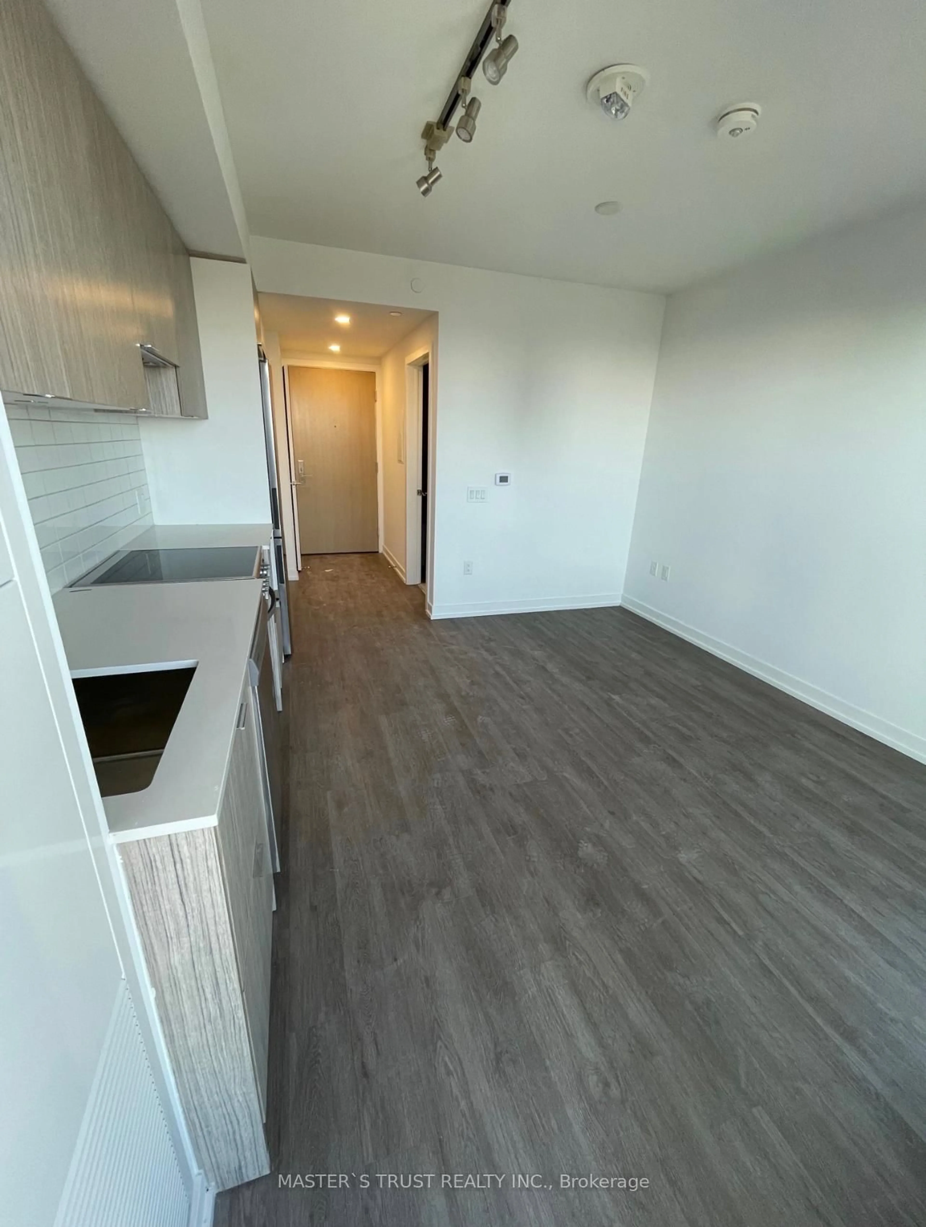 A pic of a room for 395 Bloor St #2609, Toronto Ontario M4W 0B4