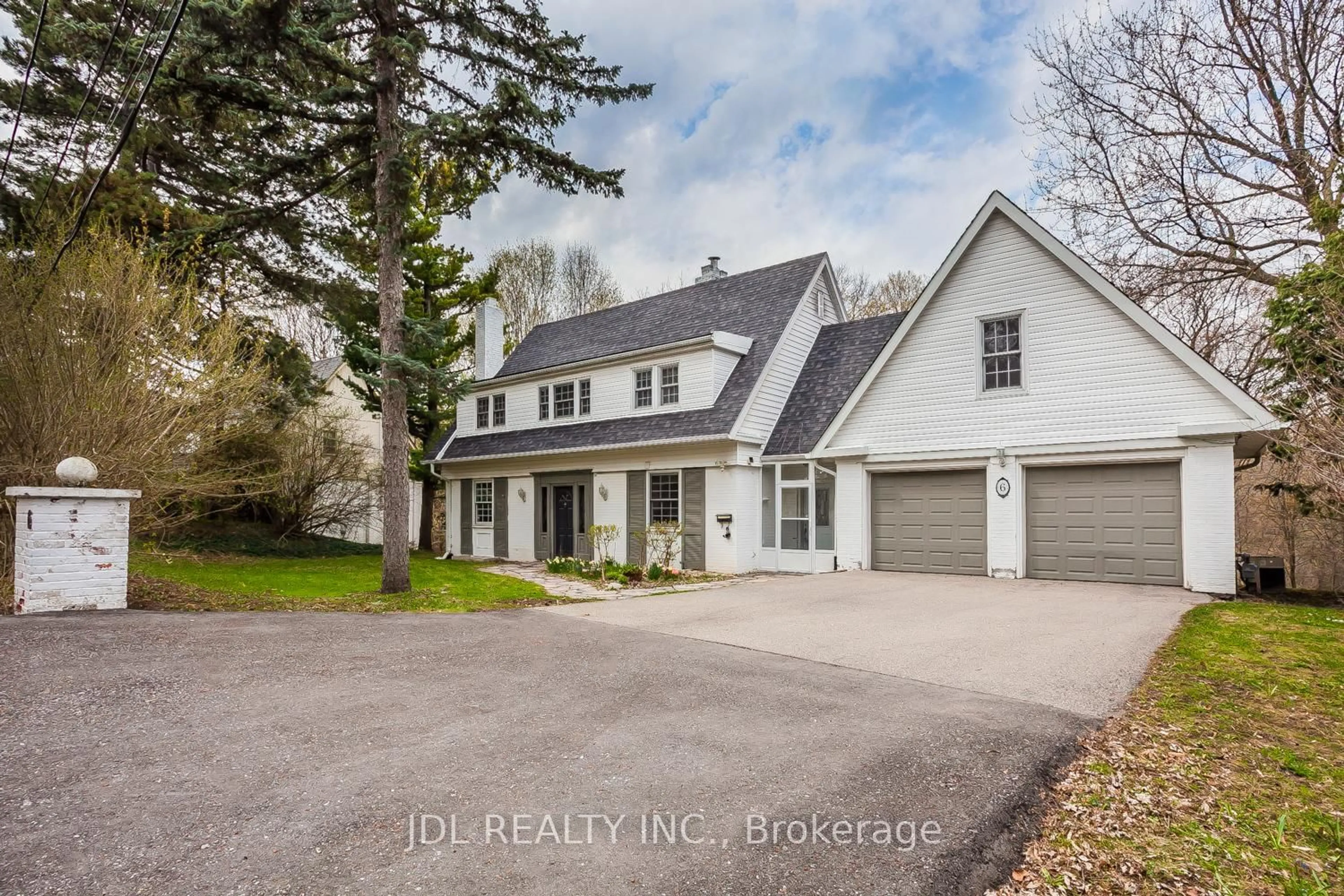 A pic from outside/outdoor area/front of a property/back of a property/a pic from drone, street for 6 Farmingdale Rd, Toronto Ontario M2K 1Z2