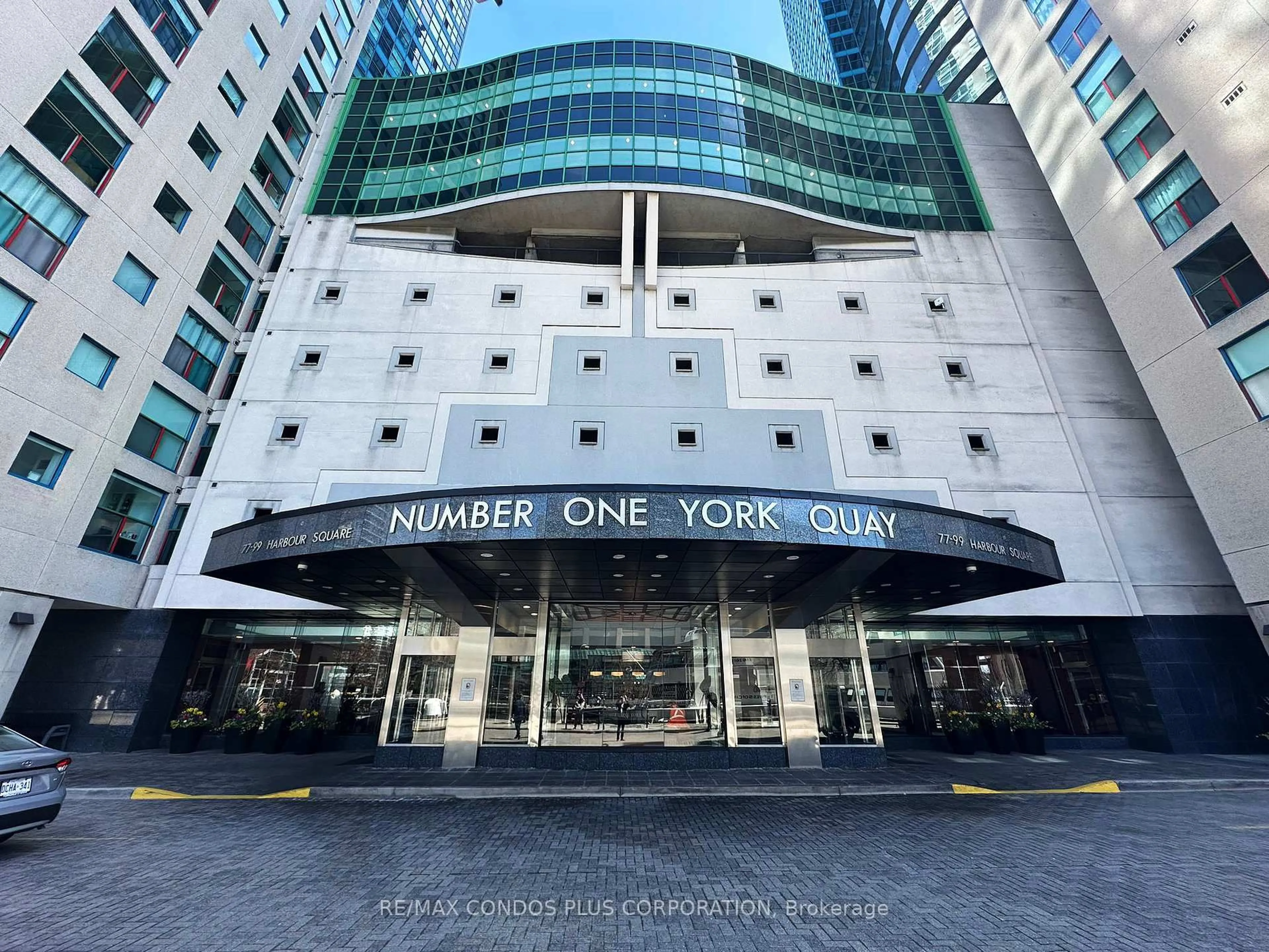 Indoor foyer for 77 Harbour Sq #3005, Toronto Ontario M5J 2S2