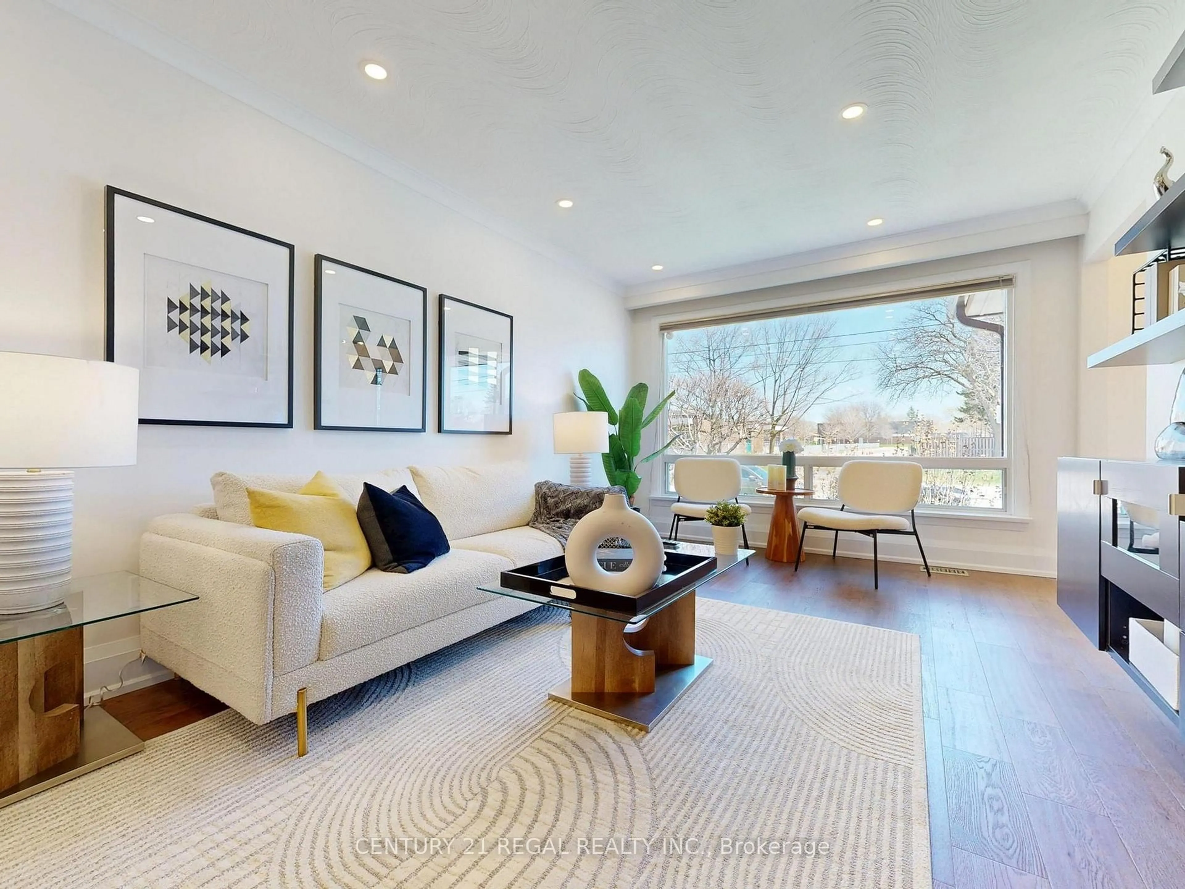 Living room with furniture, unknown for 126 Fenside Dr, Toronto Ontario M3A 2V8