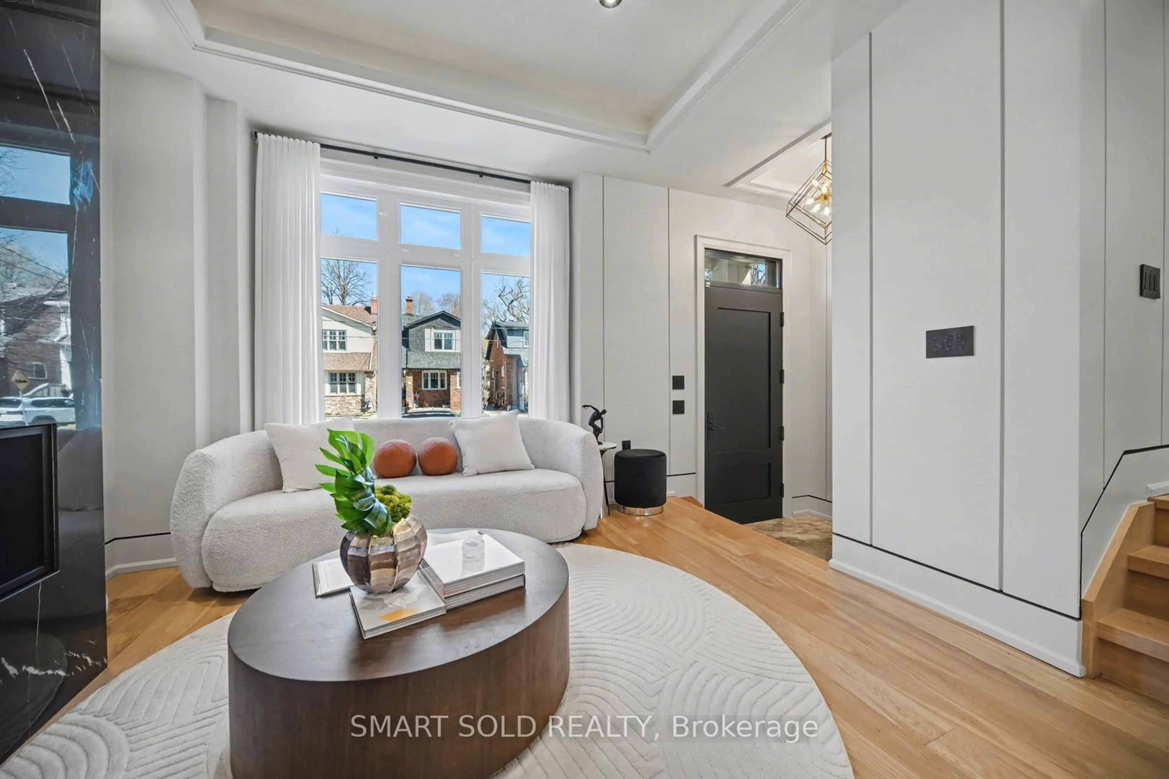 Living room with furniture, unknown for 443 Hillsdale Ave, Toronto Ontario M4S 1V1