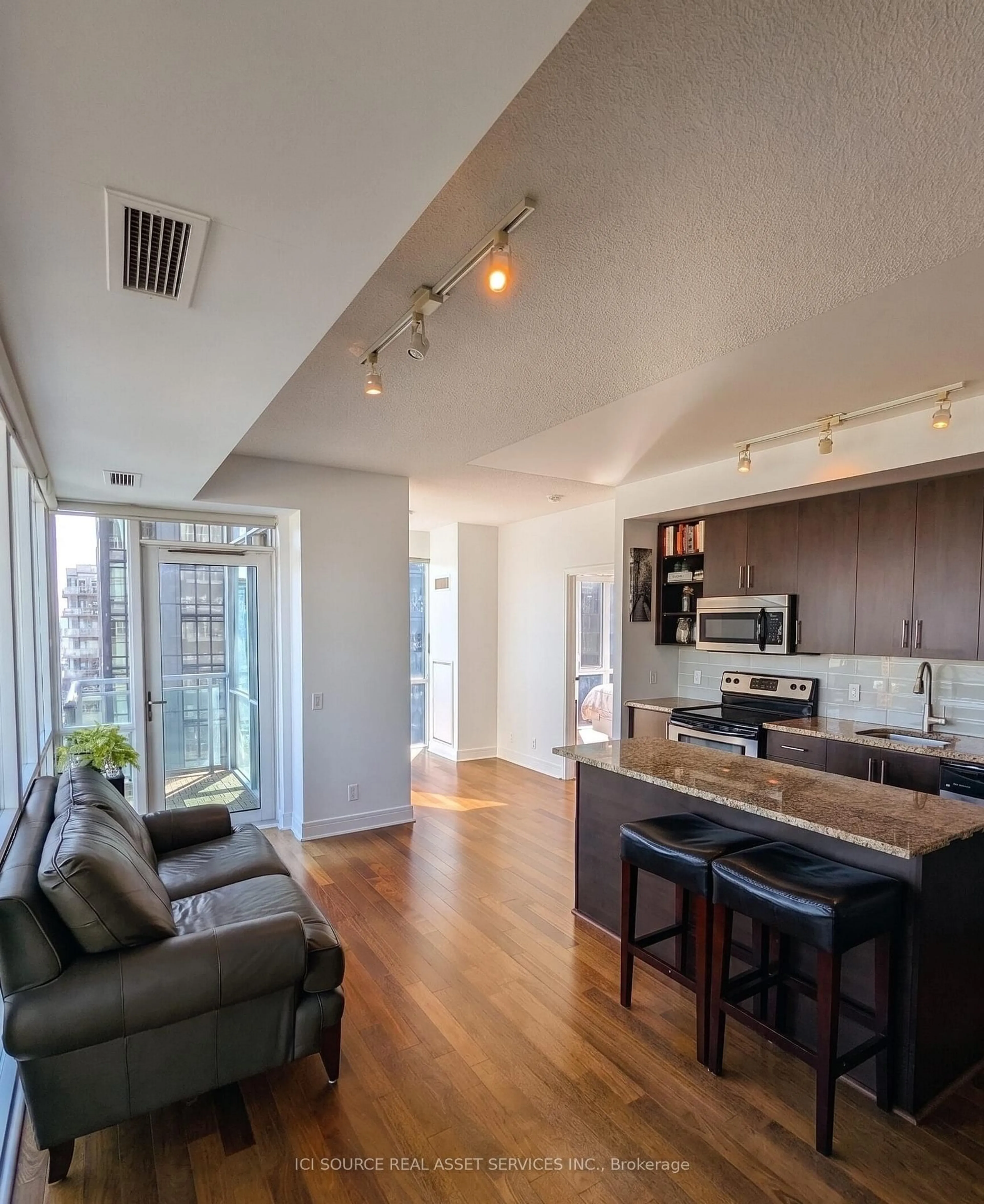 Open concept kitchen, wood/laminate floor for 116 George St #N1202, Toronto Ontario M8V 2S4