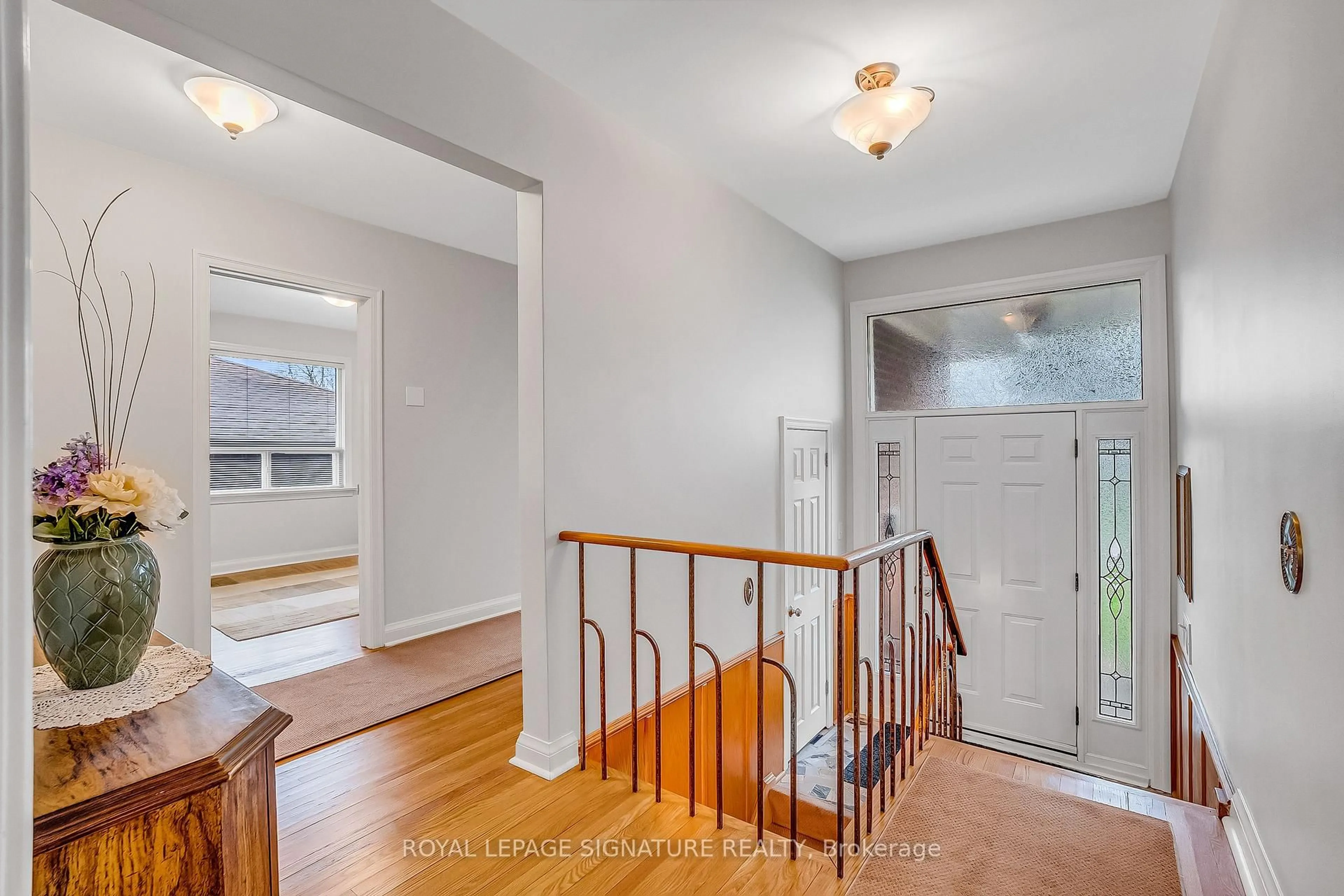 Indoor entryway for 34 Tufton Cres, Toronto Ontario M4A 2E3