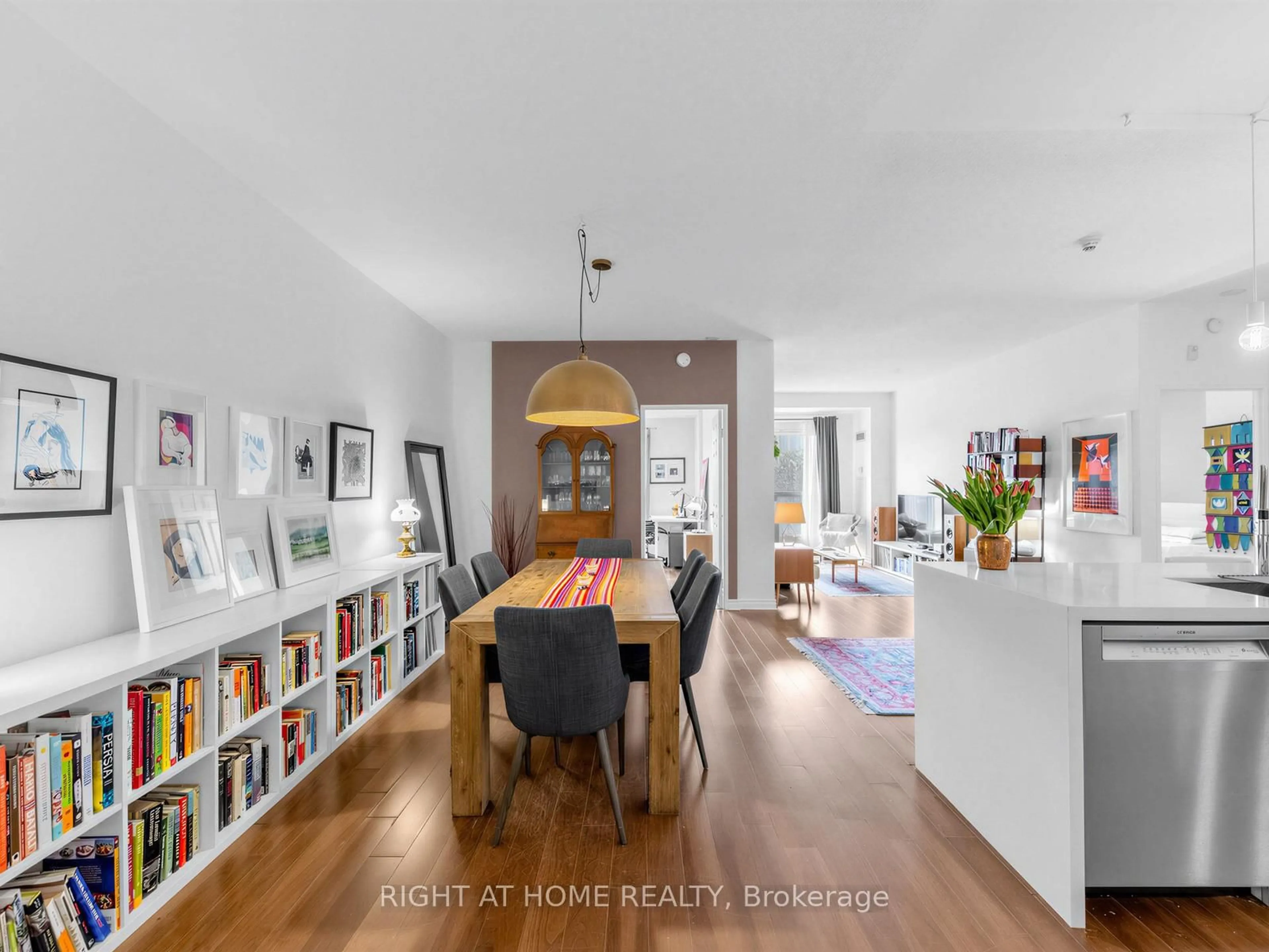 Unknown for 11 Christie St #406, Toronto Ontario M6G 4C3