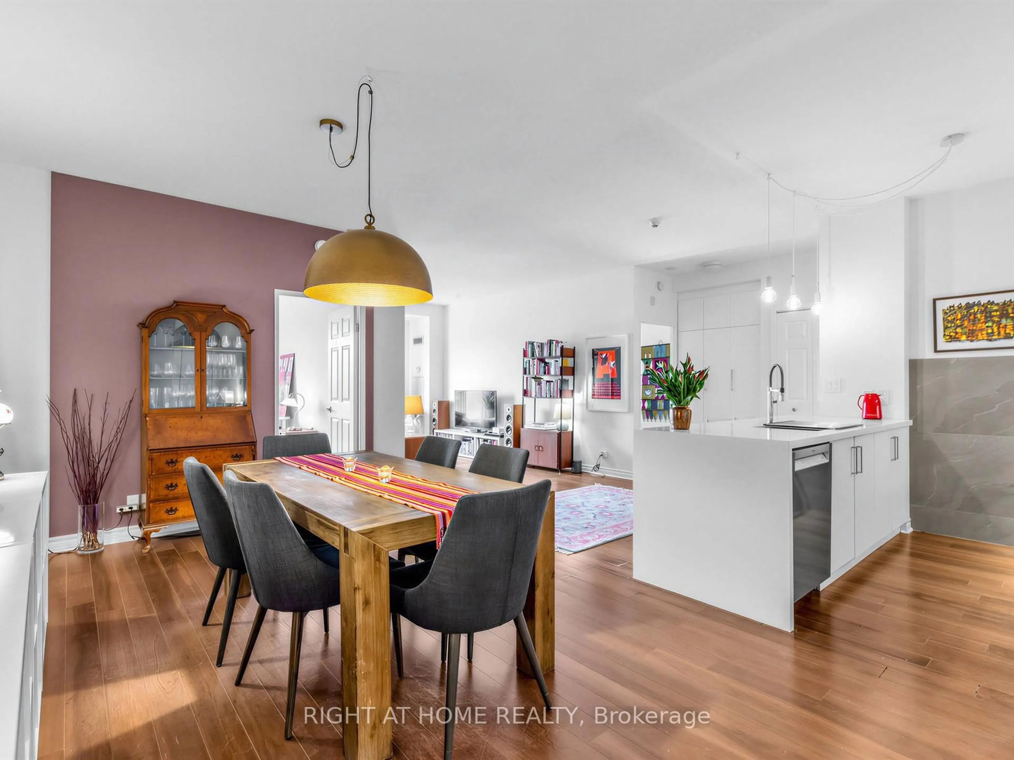 Unknown for 11 Christie St #406, Toronto Ontario M6G 4C3