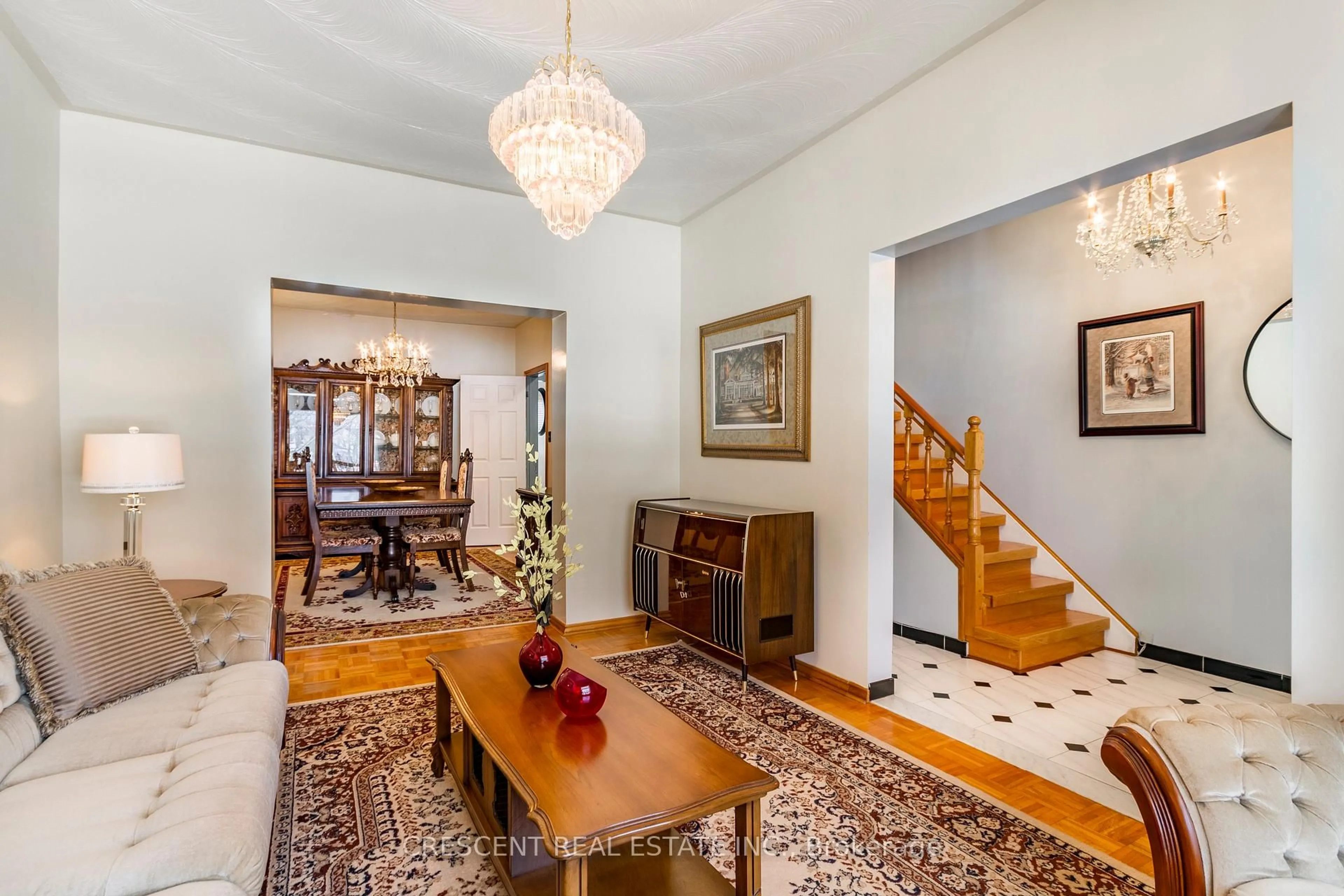 Indoor foyer for 164 Roxton Rd, Toronto Ontario M6J 2Y5